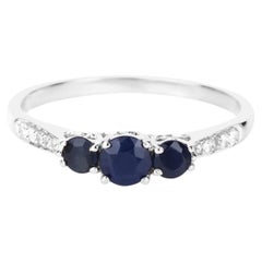 Anello con zaffiro blu e diamanti da 0,53 carati, in oro bianco 14K