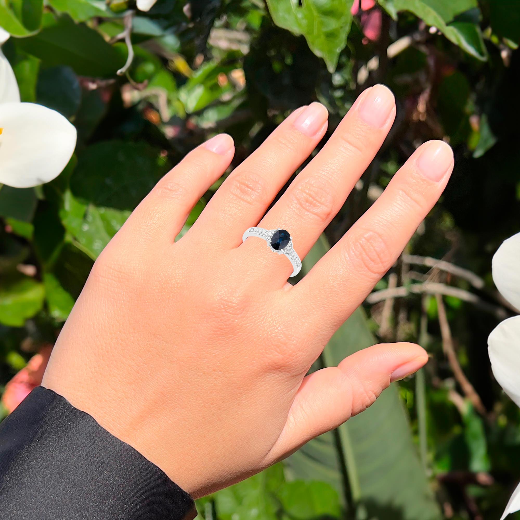 Contemporary Blue Sapphire Ring With Diamonds 1.16 Carats 14K White Gold For Sale