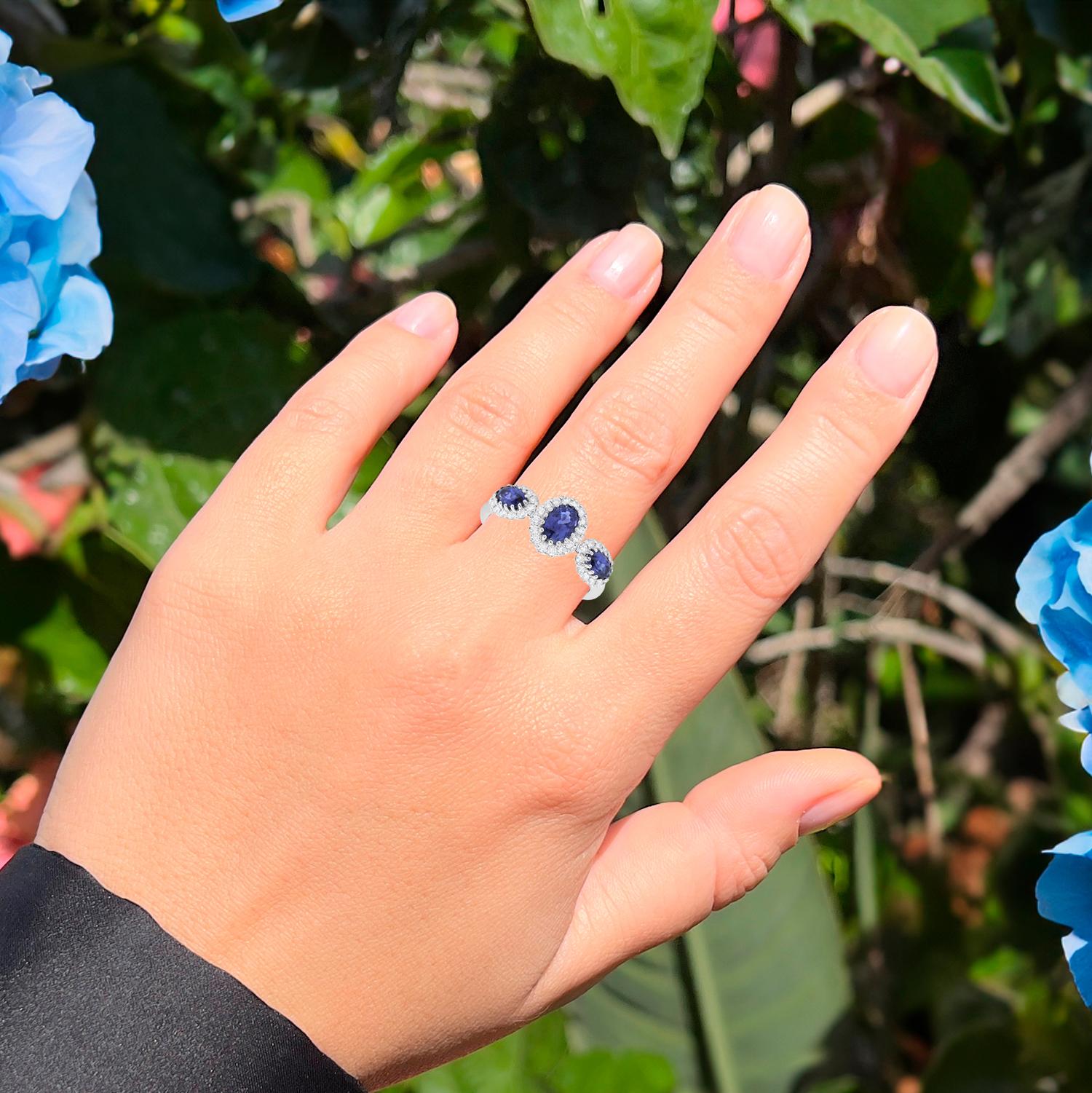 Contemporary Blue Sapphire Ring With Diamonds 1.50 Carats 18K White Gold For Sale