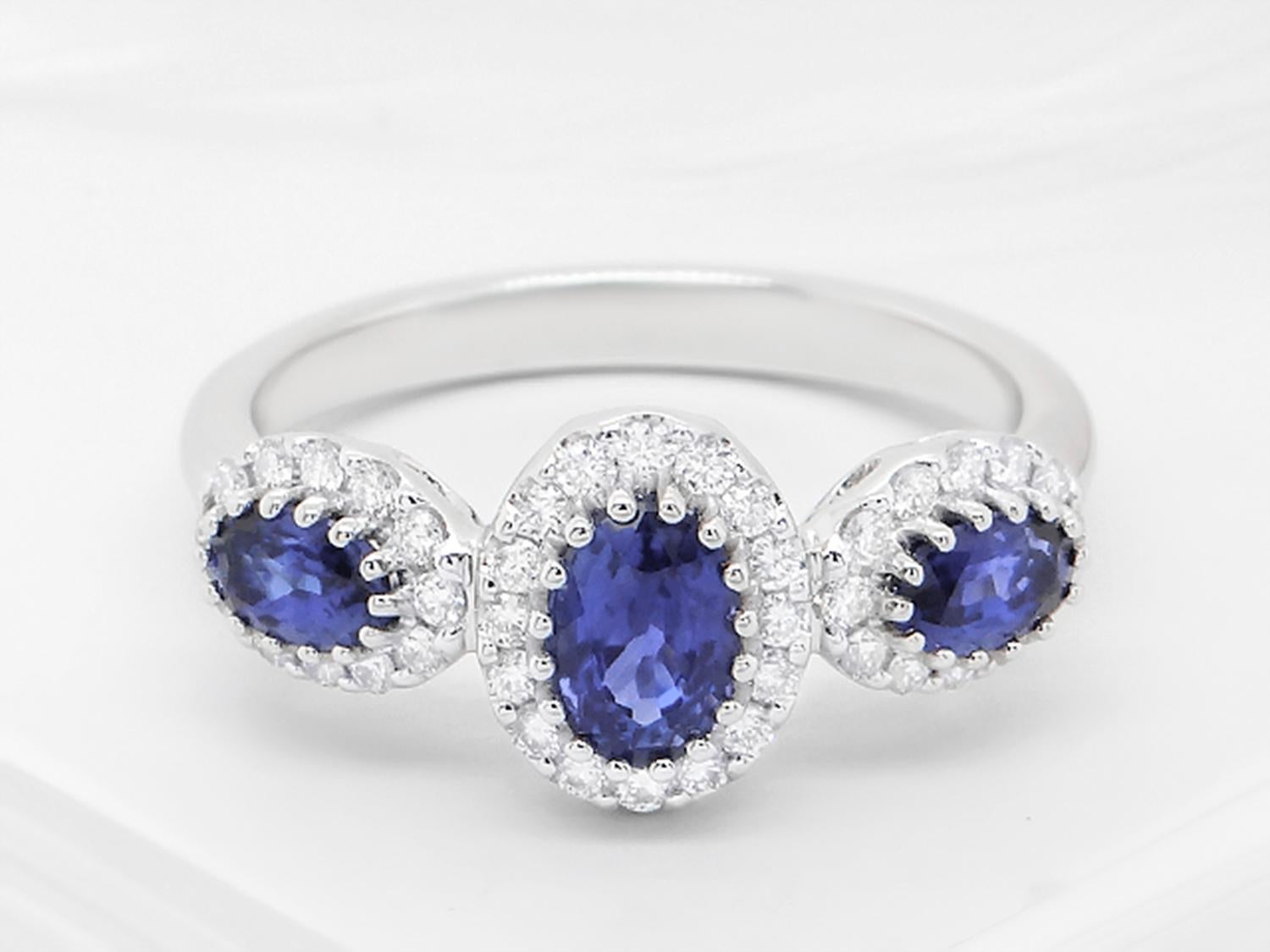 Blue Sapphire Ring With Diamonds 1.50 Carats 18K White Gold In Excellent Condition For Sale In Aliso Viejo, CA
