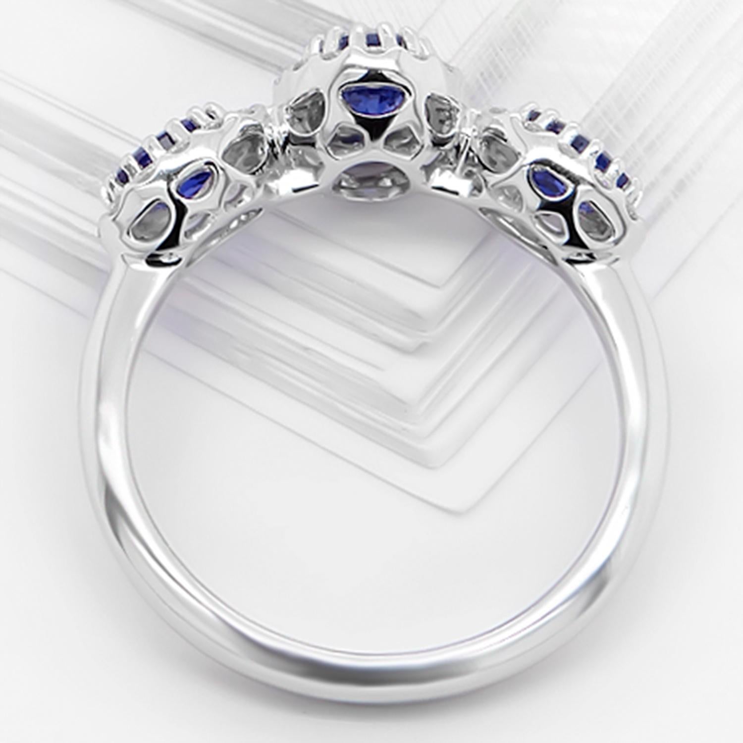 Blue Sapphire Ring With Diamonds 1.50 Carats 18K White Gold For Sale 1