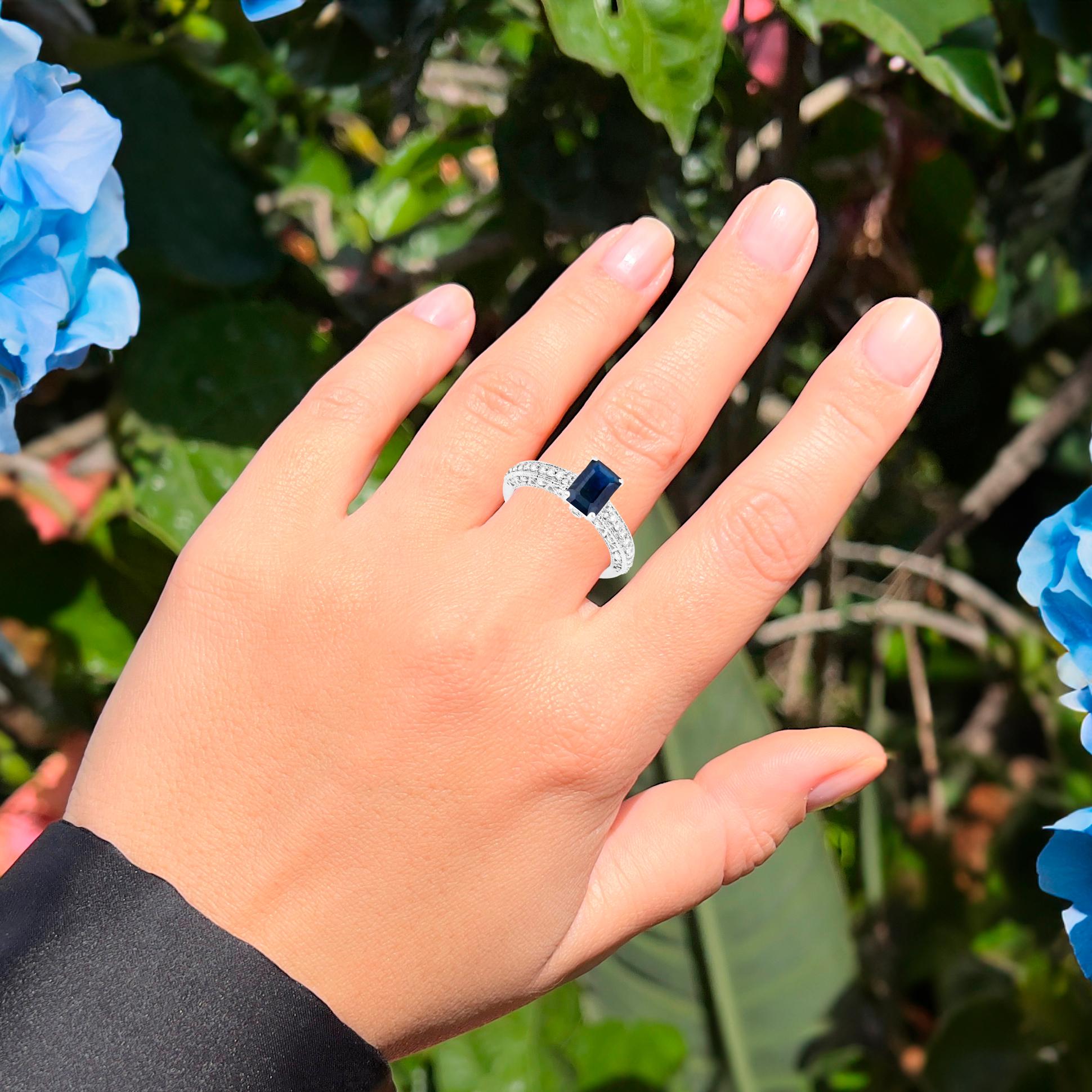 Contemporary Blue Sapphire Ring With Diamonds 1.55 Carats 14K White Gold For Sale