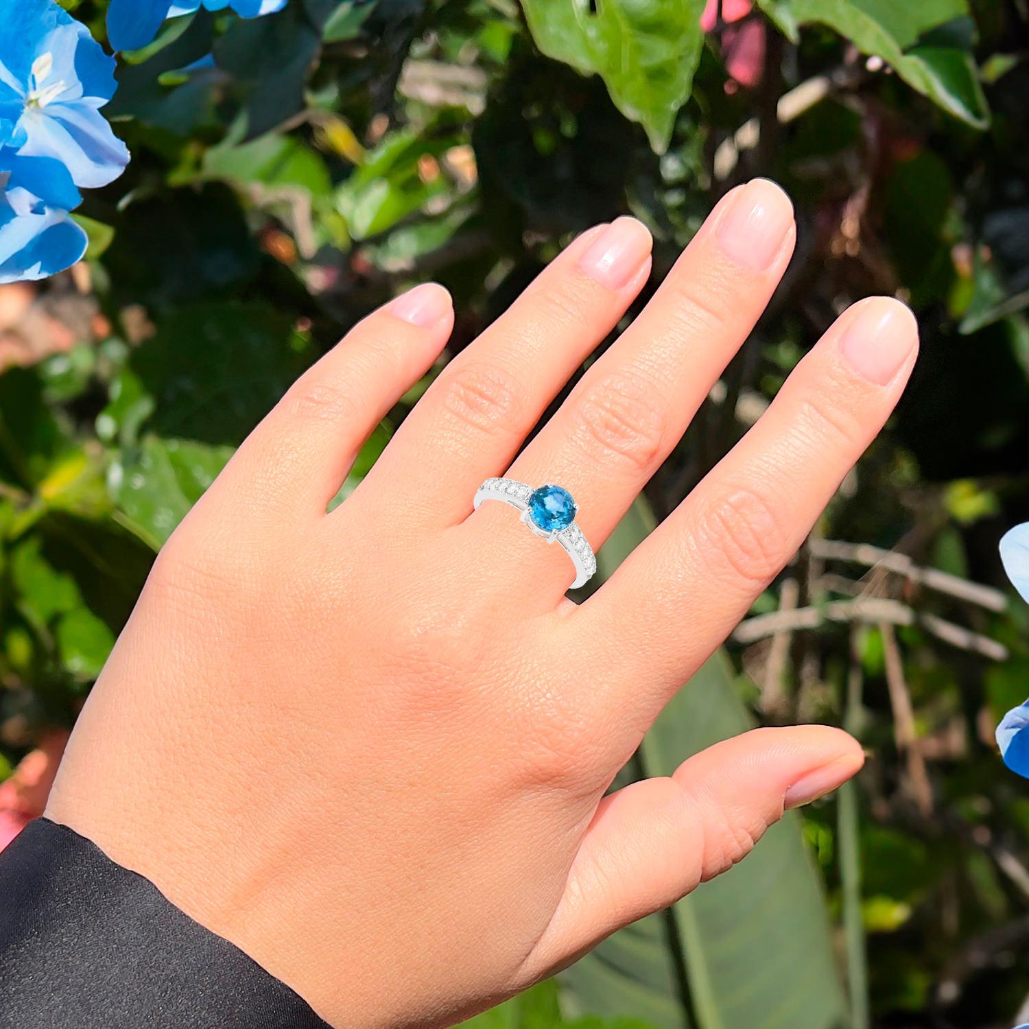 Contemporaneo Blue Sapphire Ring With Diamonds 1.90 Carats 14K White Gold in vendita