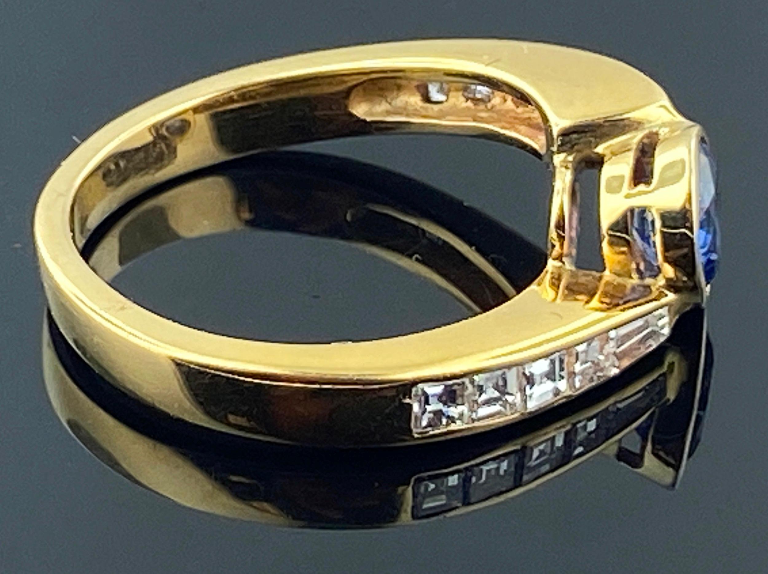 Blue Sapphire Ring with Diamonds in 14 Karat Yellow Gold In Excellent Condition In Palm Desert, CA