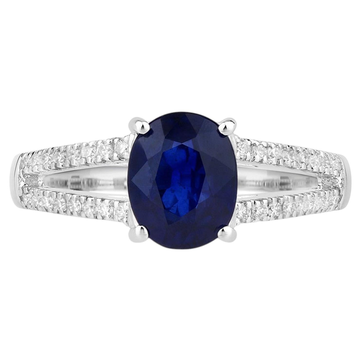 Ring mit blauem Saphir und Diamanten, 2,02 Karat, 18 Karat Weißgold im Angebot