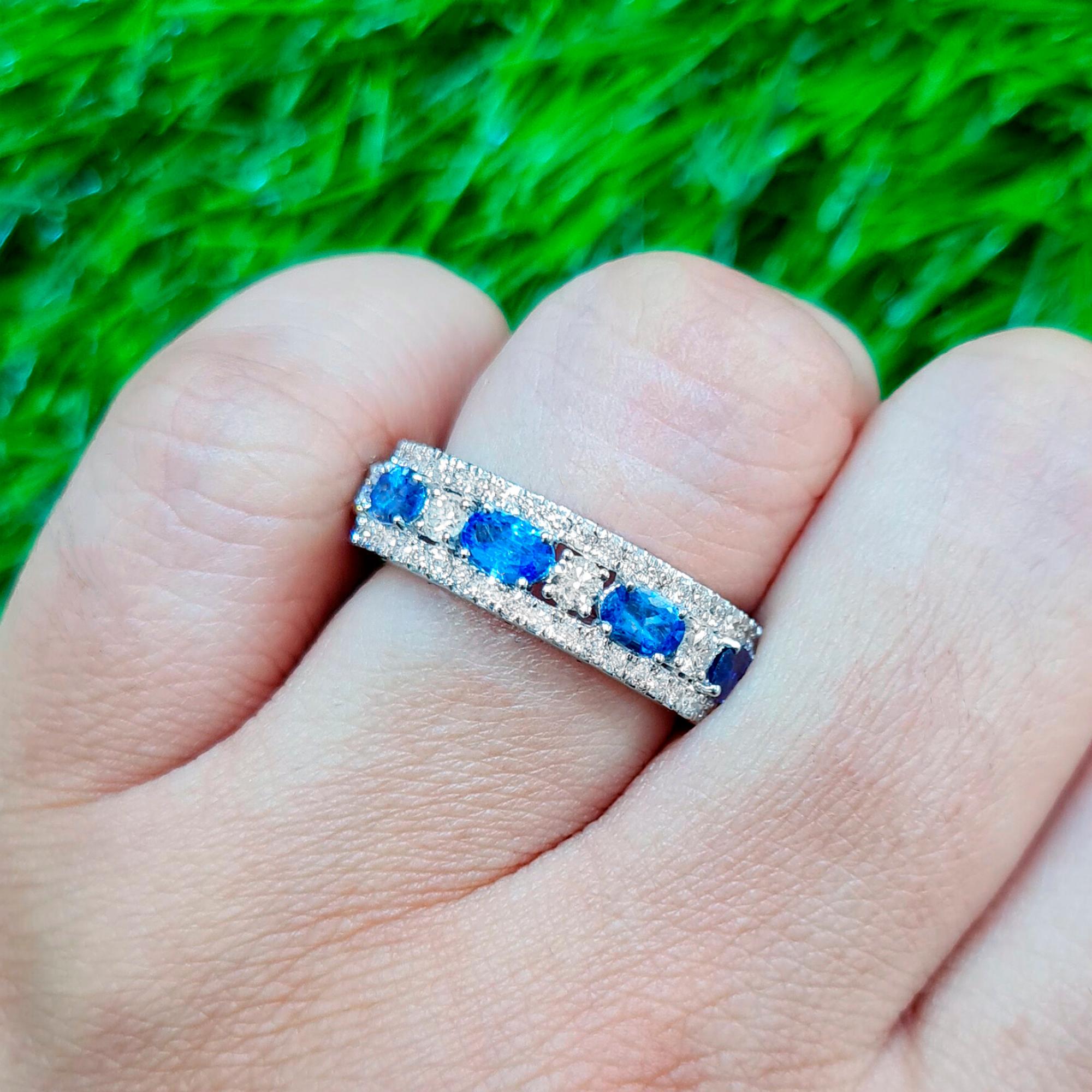 Anillo Zafiro Azul Con Diamantes 2,77 Quilates Oro Blanco 18K Contemporáneo en venta