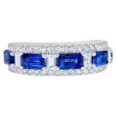 Bague en or blanc 18 carats avec saphir bleu et diamants de 2,77 carats