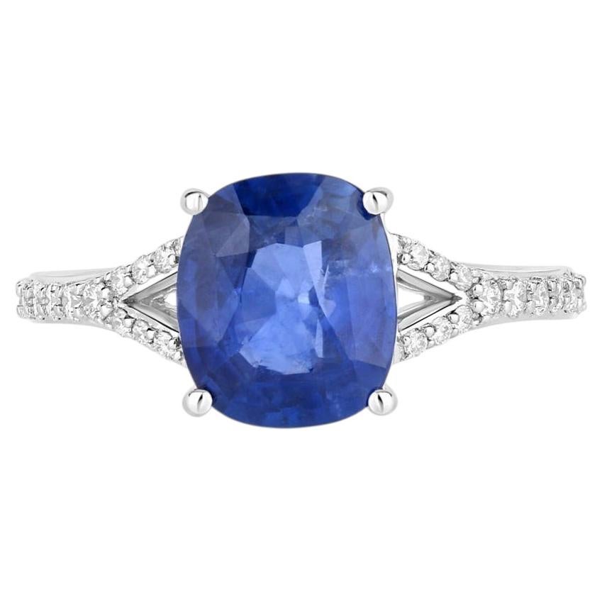 Blue Sapphire Ring With Diamonds 2.94 Carats 18K White Gold For Sale