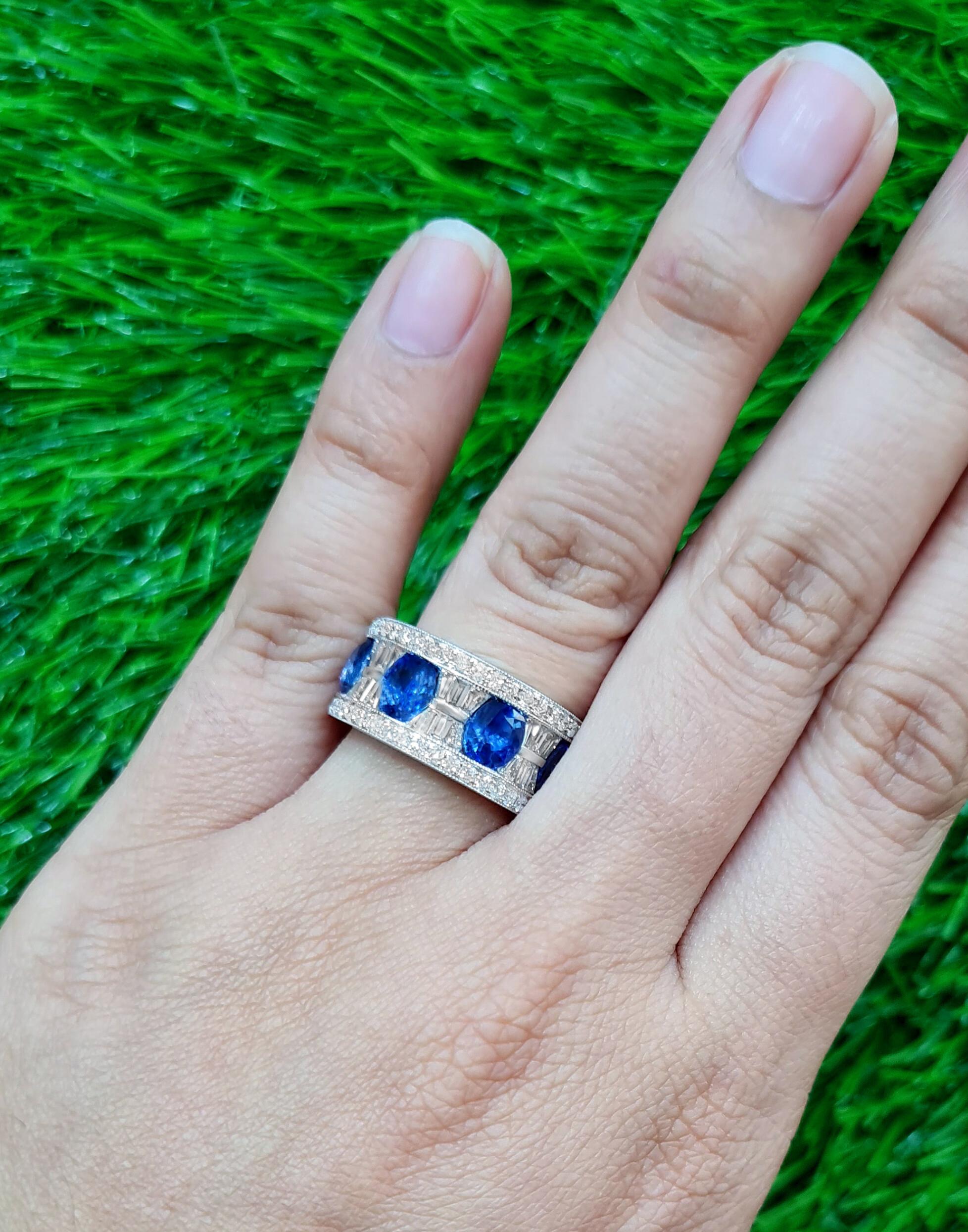 Mixed Cut Blue Sapphire Ring With Diamonds 4.25 Carats 18K White Gold For Sale
