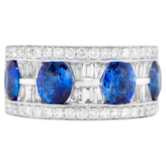 Anello con zaffiro blu e diamanti 4,25 carati in oro bianco 18 carati
