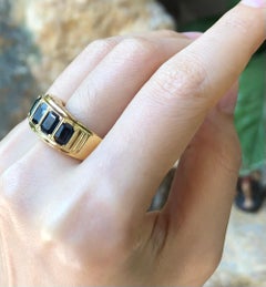 Blue Sapphire Ring with Engraving Set in 18 Karat Gold Settings