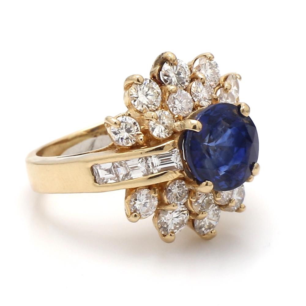 Blue Sapphire Ring with Round and Baguette Diamond Accents In Good Condition For Sale In Scottsdale, AZ