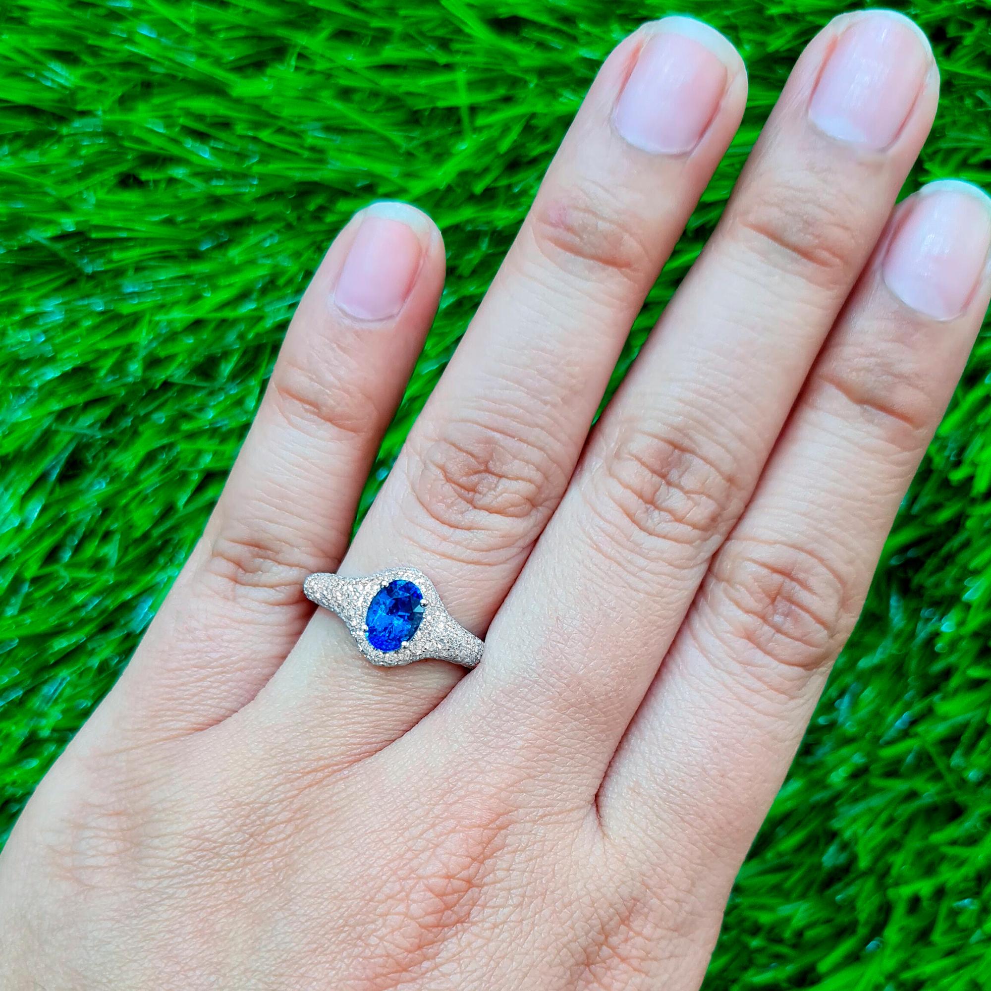 It comes with the Gemological Appraisal by GIA GG/AJP
All Gemstones are Natural
Blue Sapphire = 1.10 Carat
Diamonds = 0.73 Carats
Metal: 18K White Gold
Ring Size: 7* US
*It can be resized complimentary
