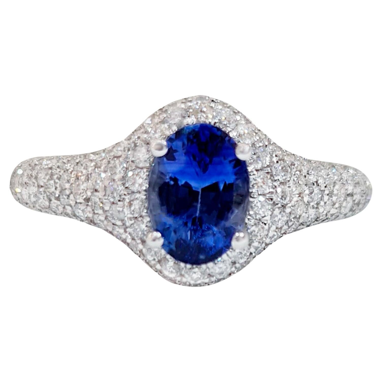 Blue Sapphire Ring With White Diamonds 1.83 Carats 18K White Gold For Sale