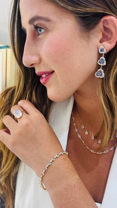 Blauer runder Saphir, Regenbogen-Mondstein Tabiz-Form und Diamant-Ohrring aus 18 Karat