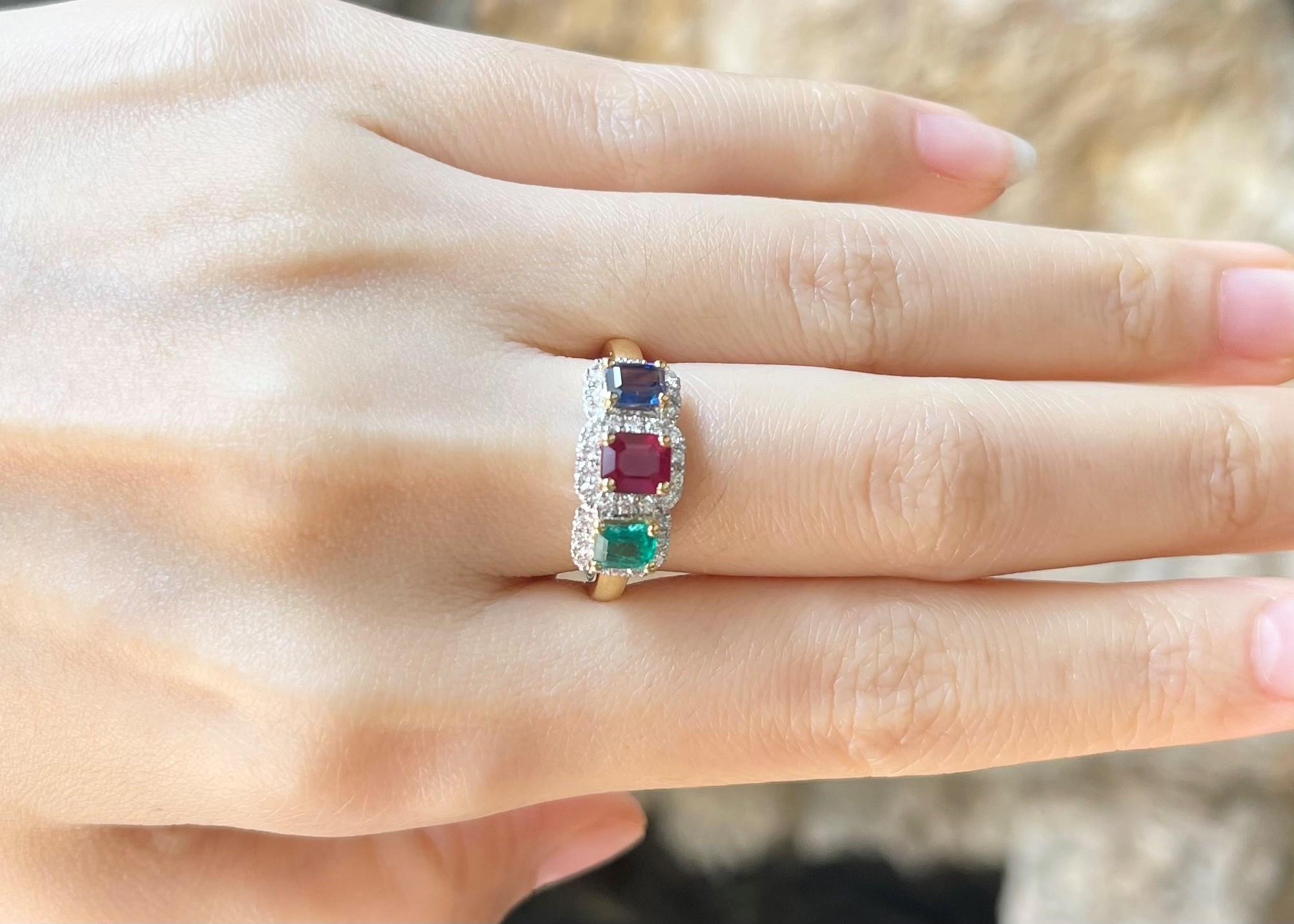 Ring mit blauem Saphir, Rubin, Smaragd und Diamant in 18 Karat Goldfassungen im Angebot 1