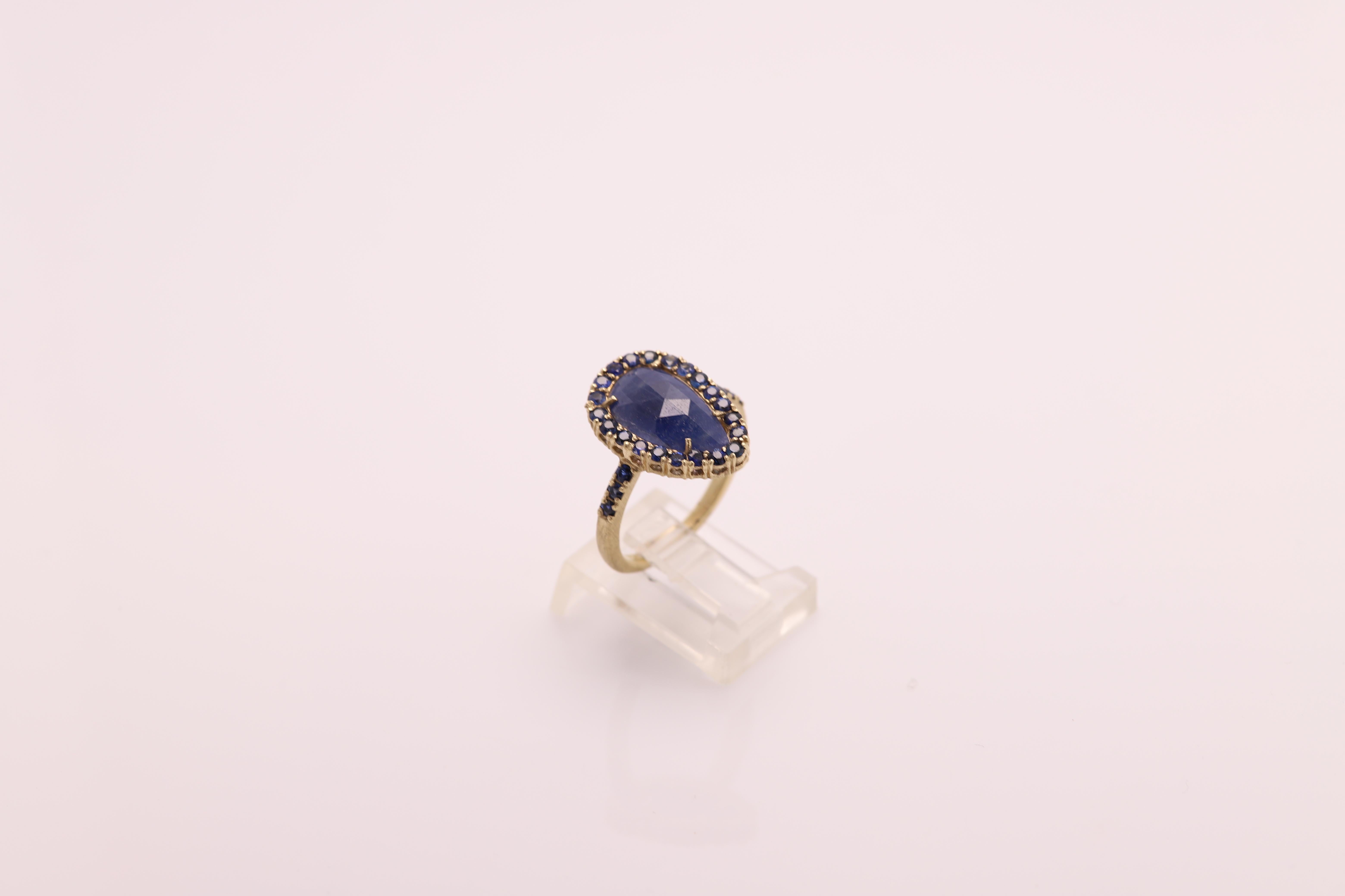 Vintage Blue Sapphire Ring - Hand Made in Italy
14k Yellow Gold 4.5 grams - mat finish (not shiny)
Small Round Sapphires around the center.
Center is a 