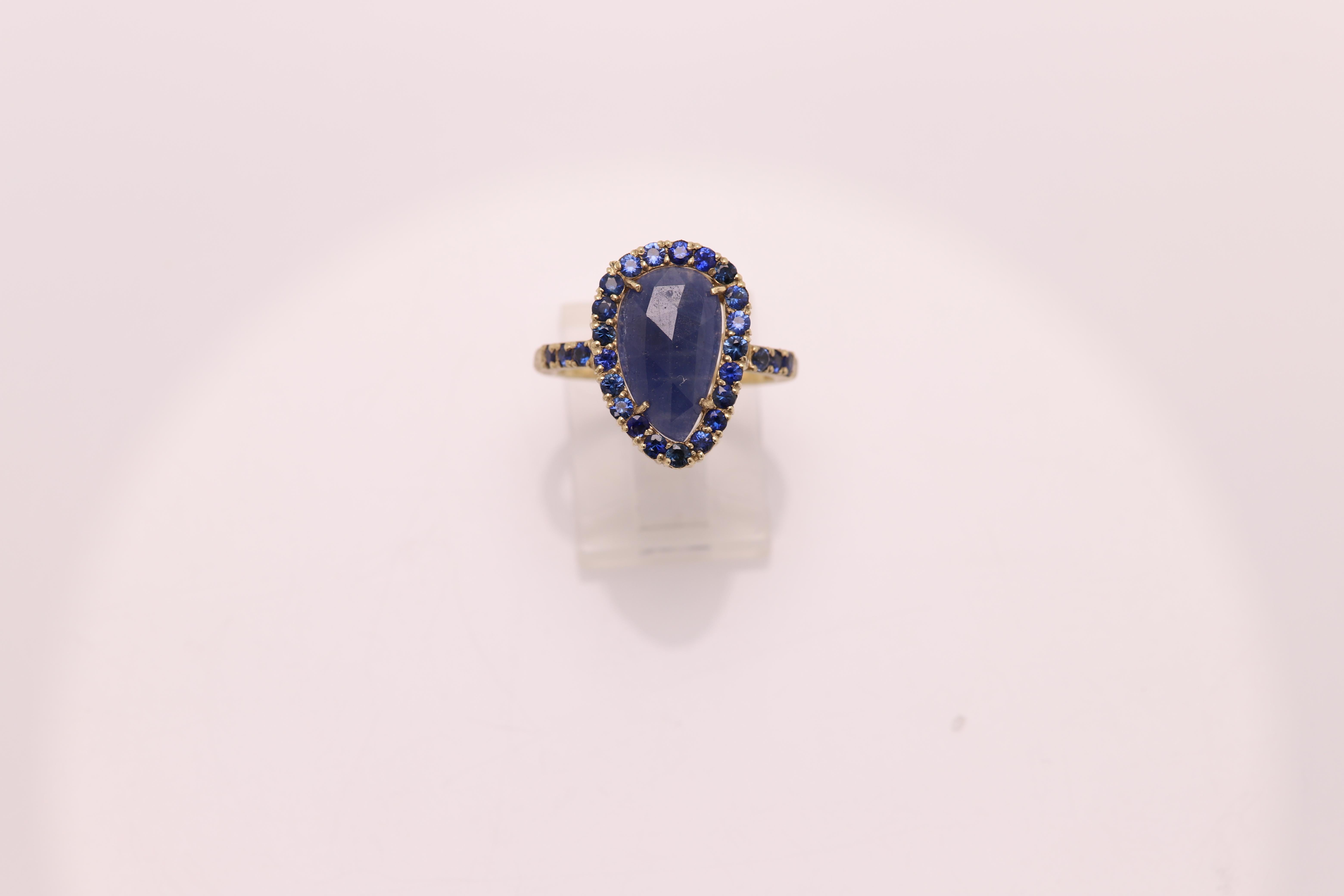 Blue Sapphire Sliced Gem Ring 14 Karat Gold Vintage Sapphire Ring In New Condition For Sale In Brooklyn, NY