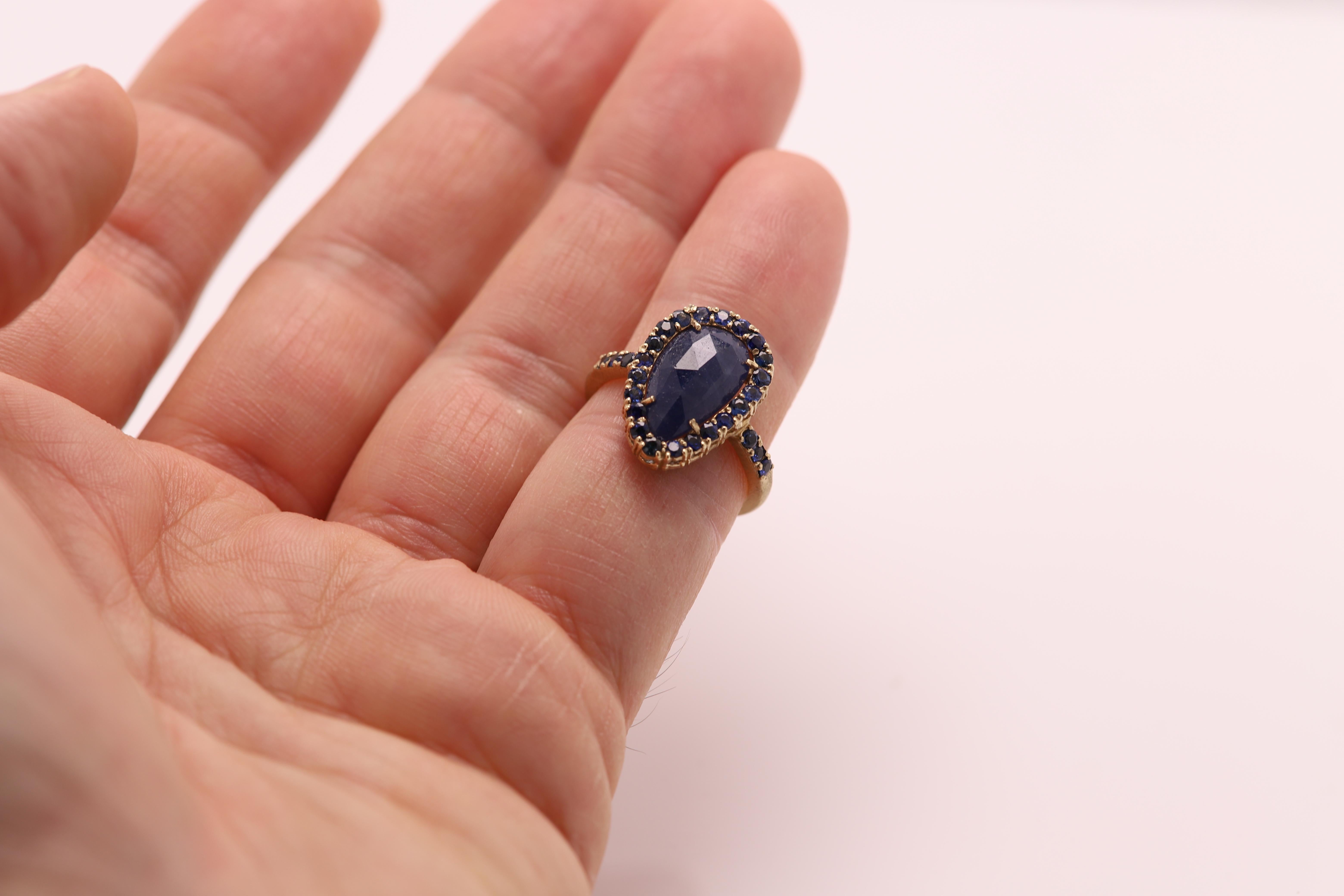 Women's Blue Sapphire Sliced Gem Ring 14 Karat Gold Vintage Sapphire Ring For Sale