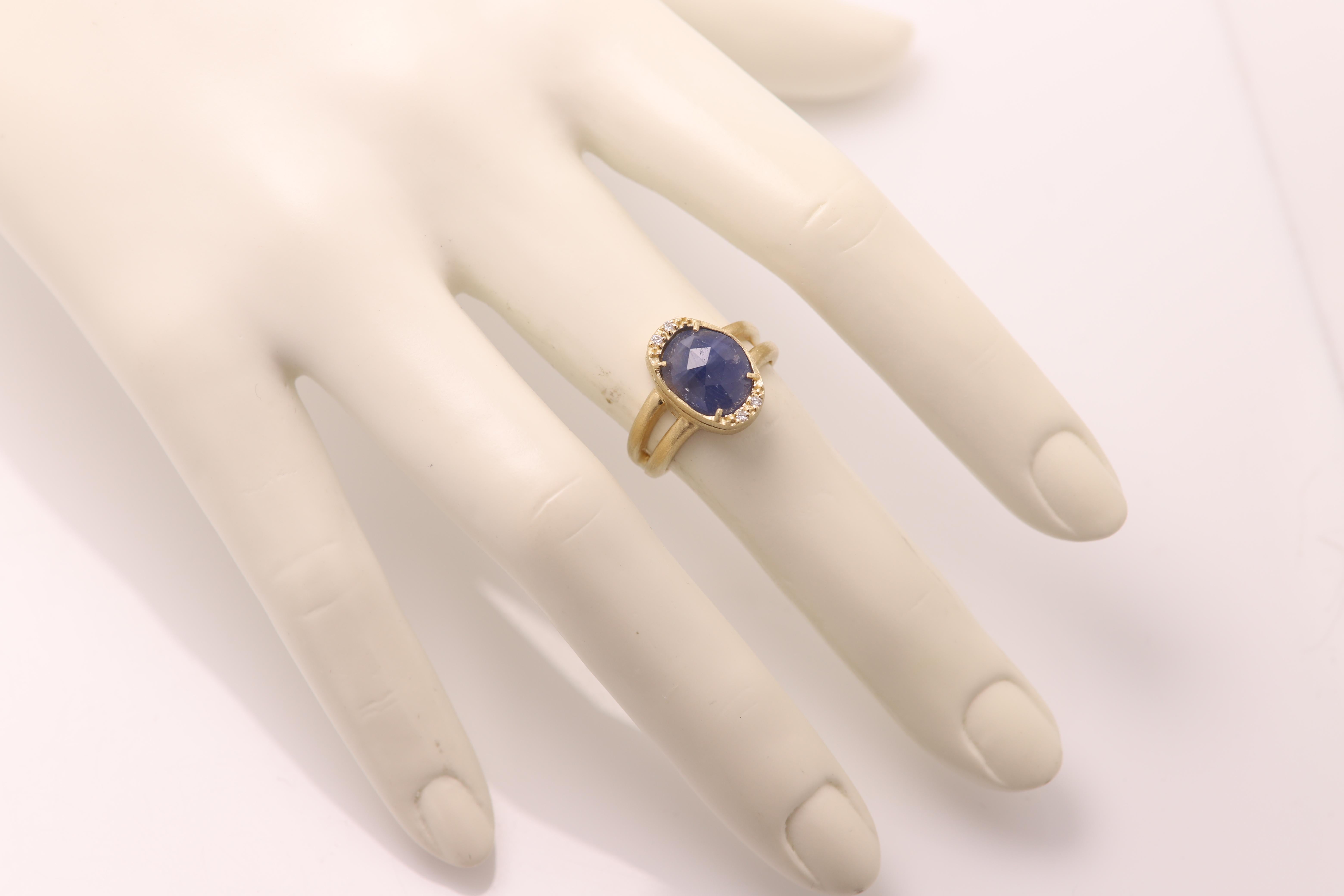 Women's or Men's Blue Sapphire Sliced Gem Ring 14 Karat Gold Vintage Sapphire Ring For Sale