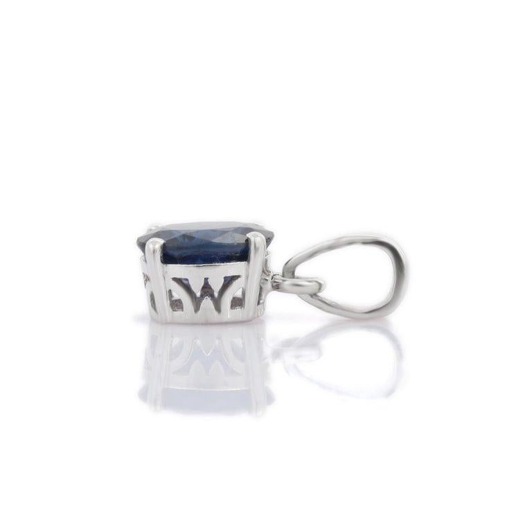 Women's 1.47 Carats Oval Shape Deep Blue Sapphire Solitaire Pendant in 18K White Gold For Sale
