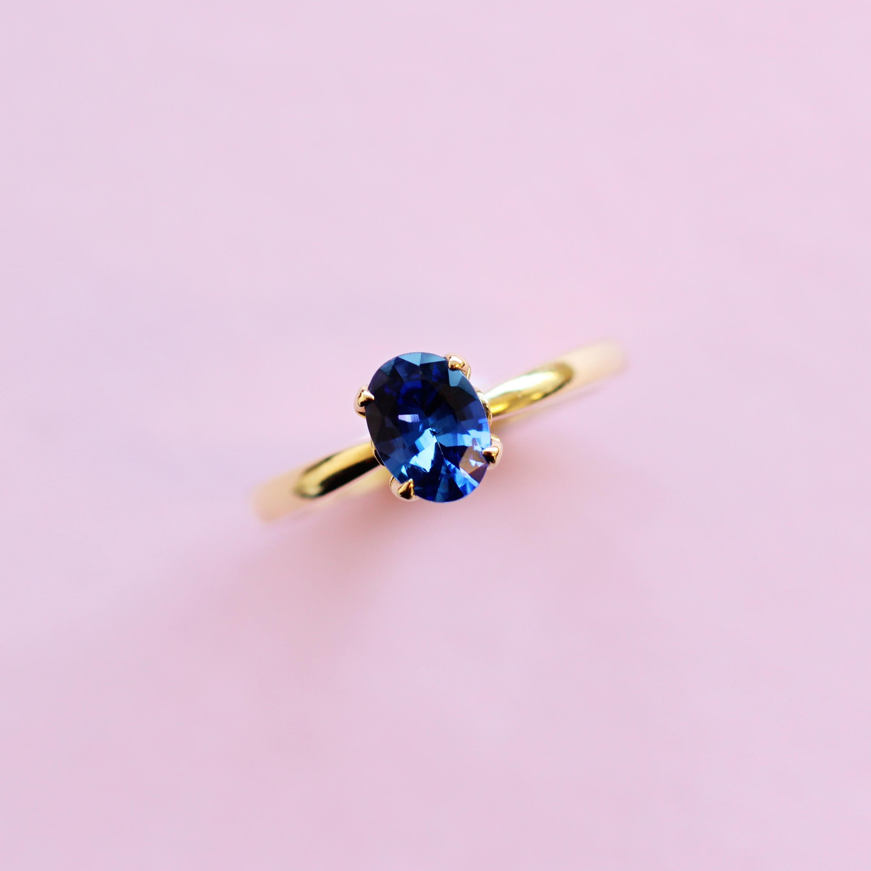 For Sale:  Blue Sapphire Solitaire Ring in 18 Karat Yellow Gold 5