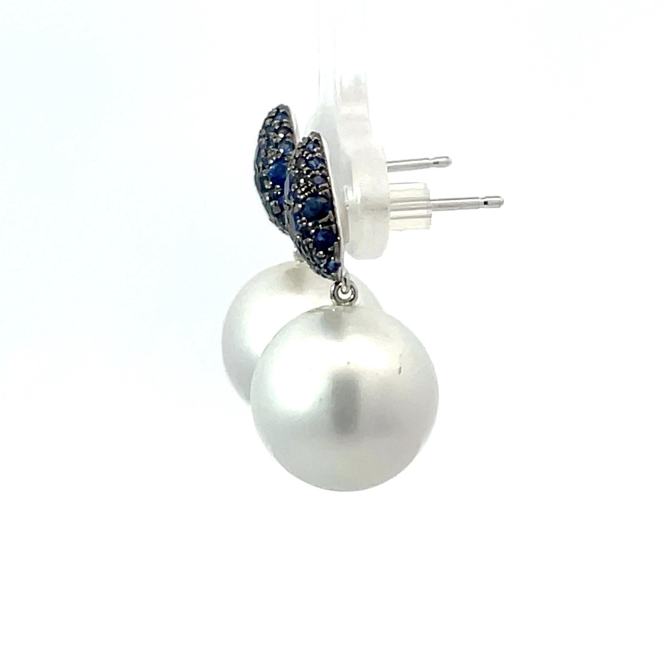 Contemporary Blue Sapphire South Sea Pearl Drop Earrings 1.33 Carats 18 Karat Gold For Sale