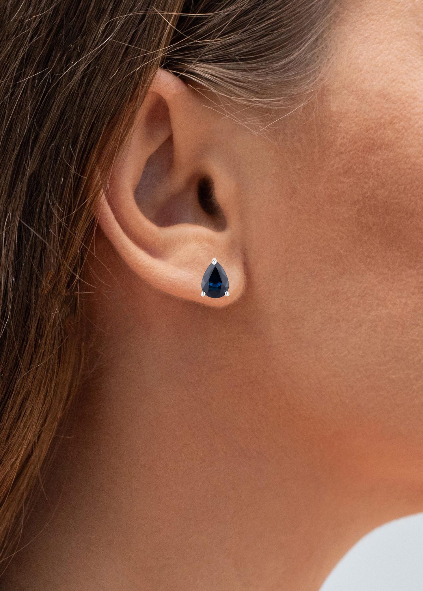 Taglio a goccia Orecchini con zaffiro blu da 1,1 carati in oro bianco 14K in vendita