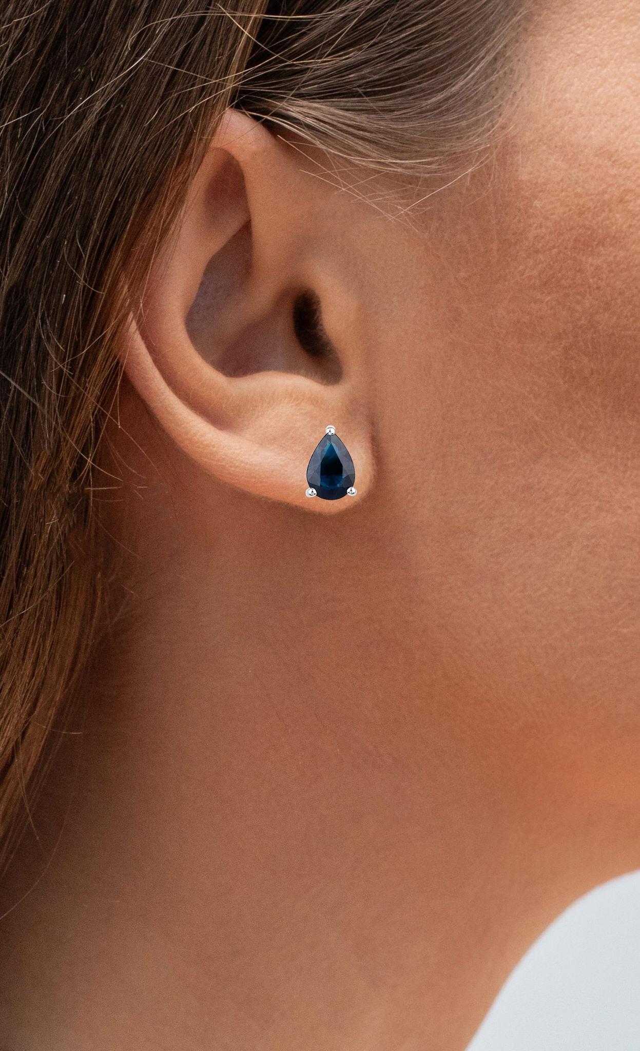 Taille poire Boucles d'oreilles saphir bleu 1.57 carats or blanc 14K en vente