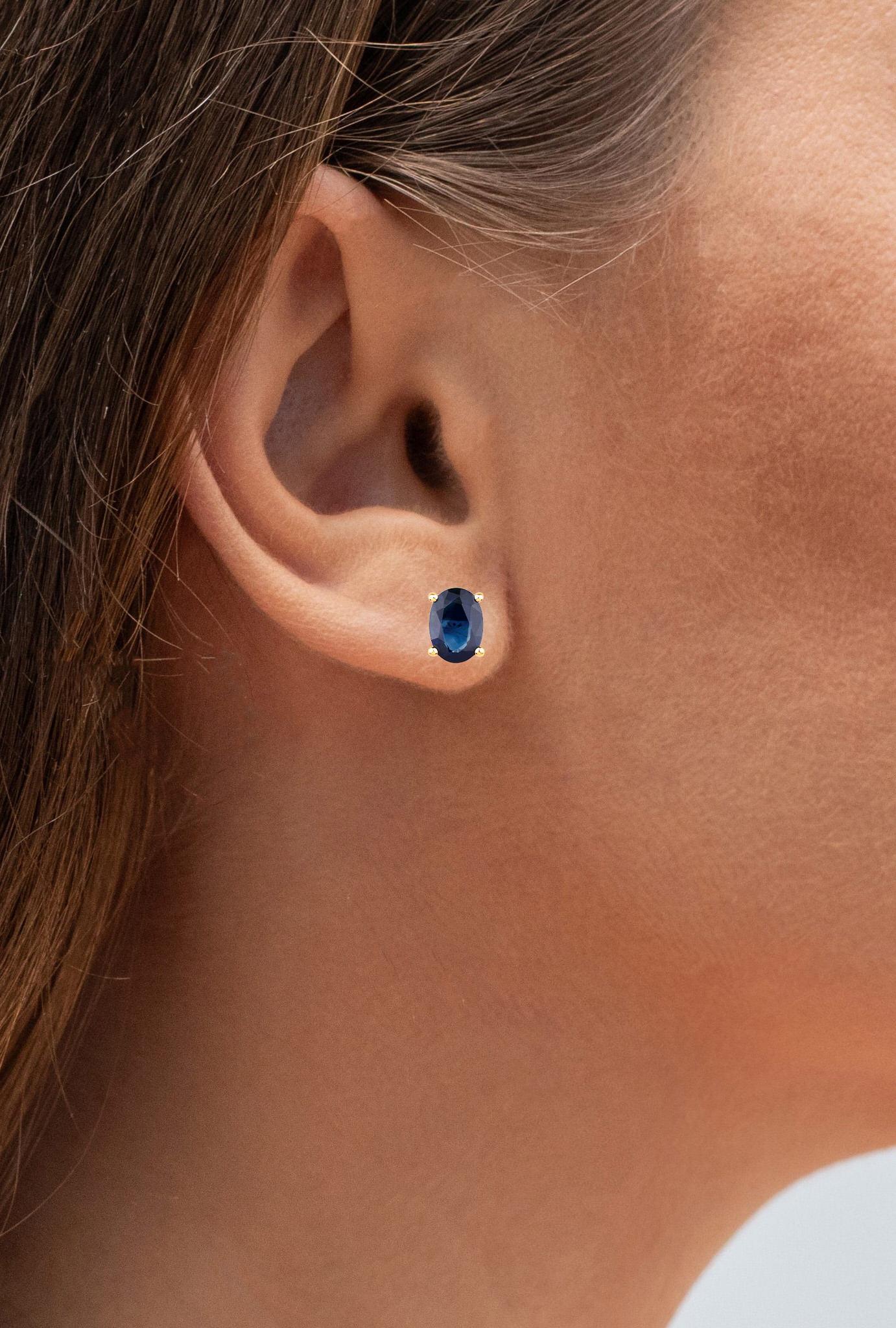 Blue Sapphire Stud Earrings 1.88 Carats 10K Yellow Gold in vendita 1