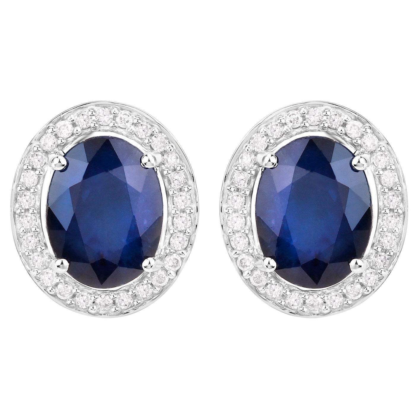 Clous d'oreilles en or blanc 14 carats avec saphir bleu et halo de diamants de 4,16 carats