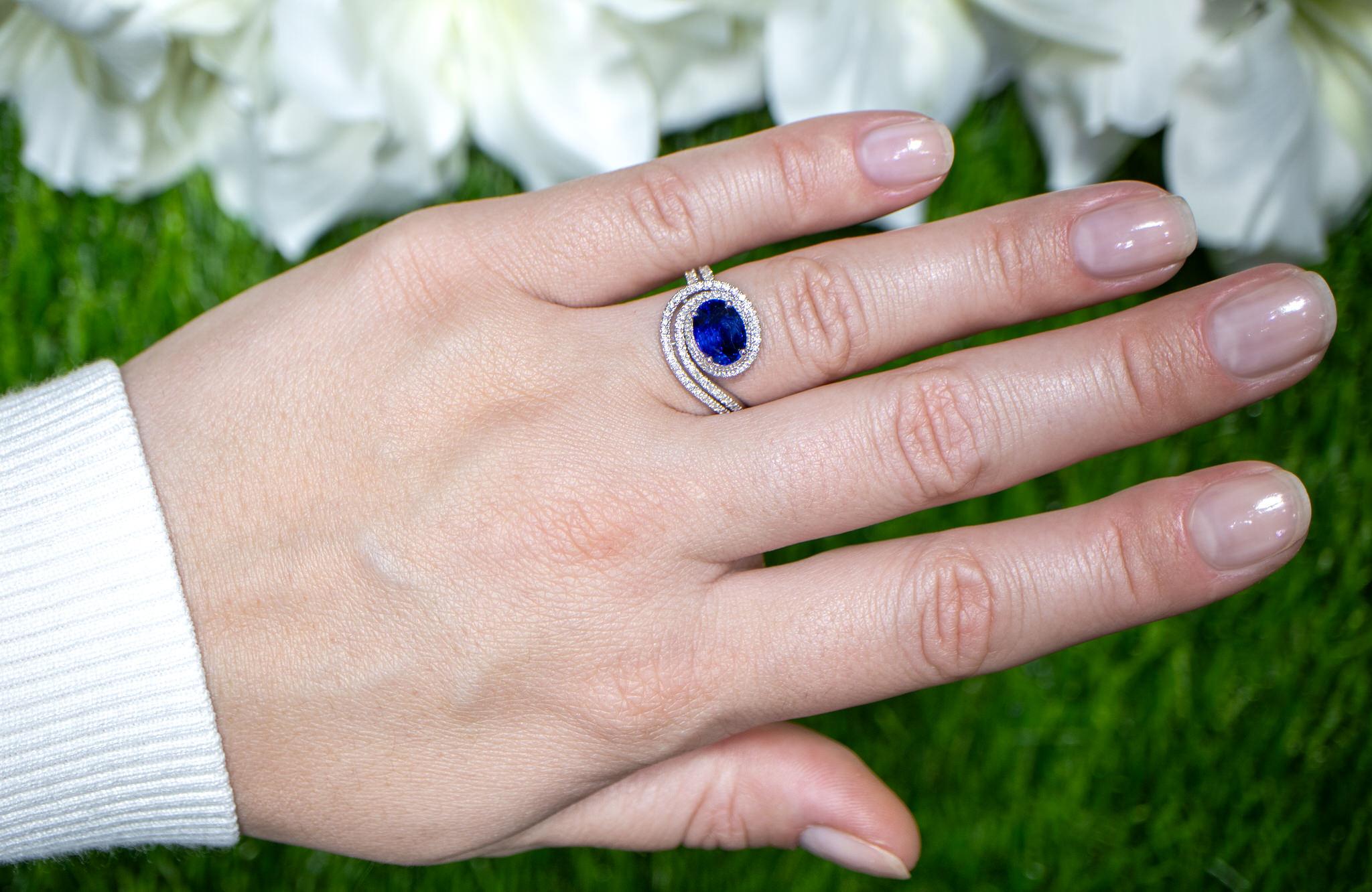 Women's Blue Sapphire Swirl Ring With Diamonds 2.40 Carats 18K Gold For Sale