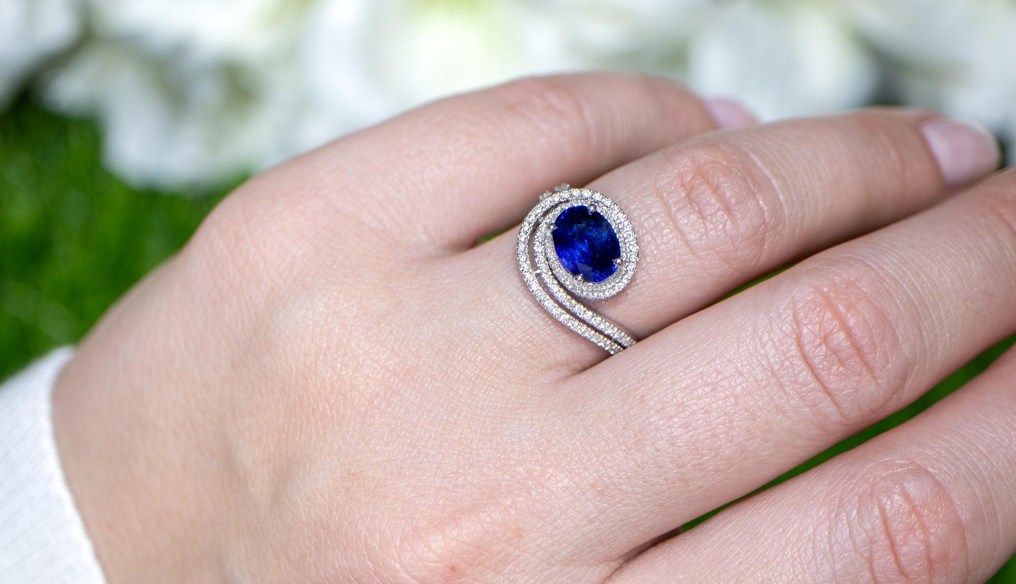 Blue Sapphire Swirl Ring With Diamonds 2.40 Carats 18K Gold For Sale 1