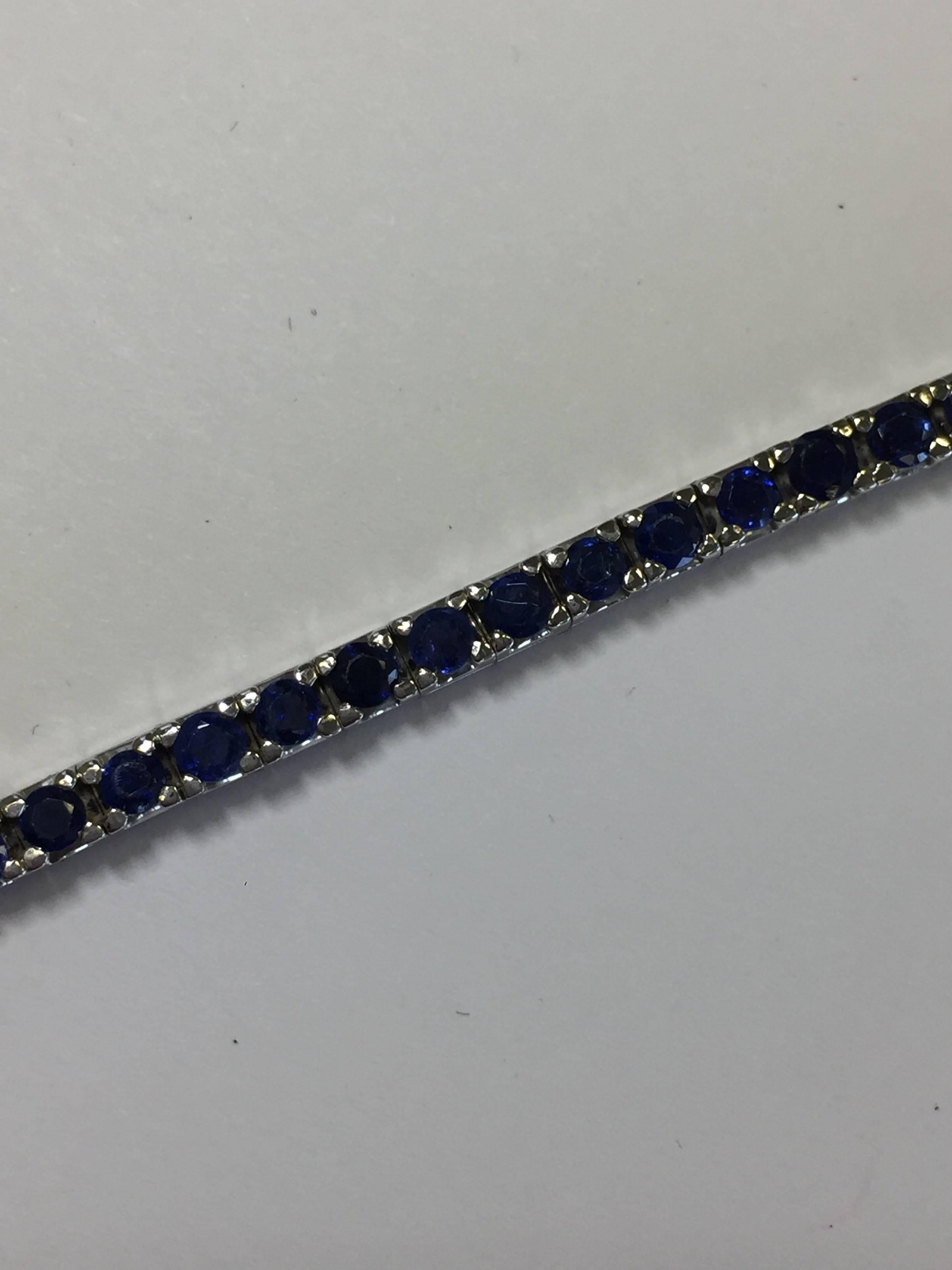 Blue Sapphire Tennis Bracelet in 18 Karat White Gold In New Condition In Los Angeles, CA