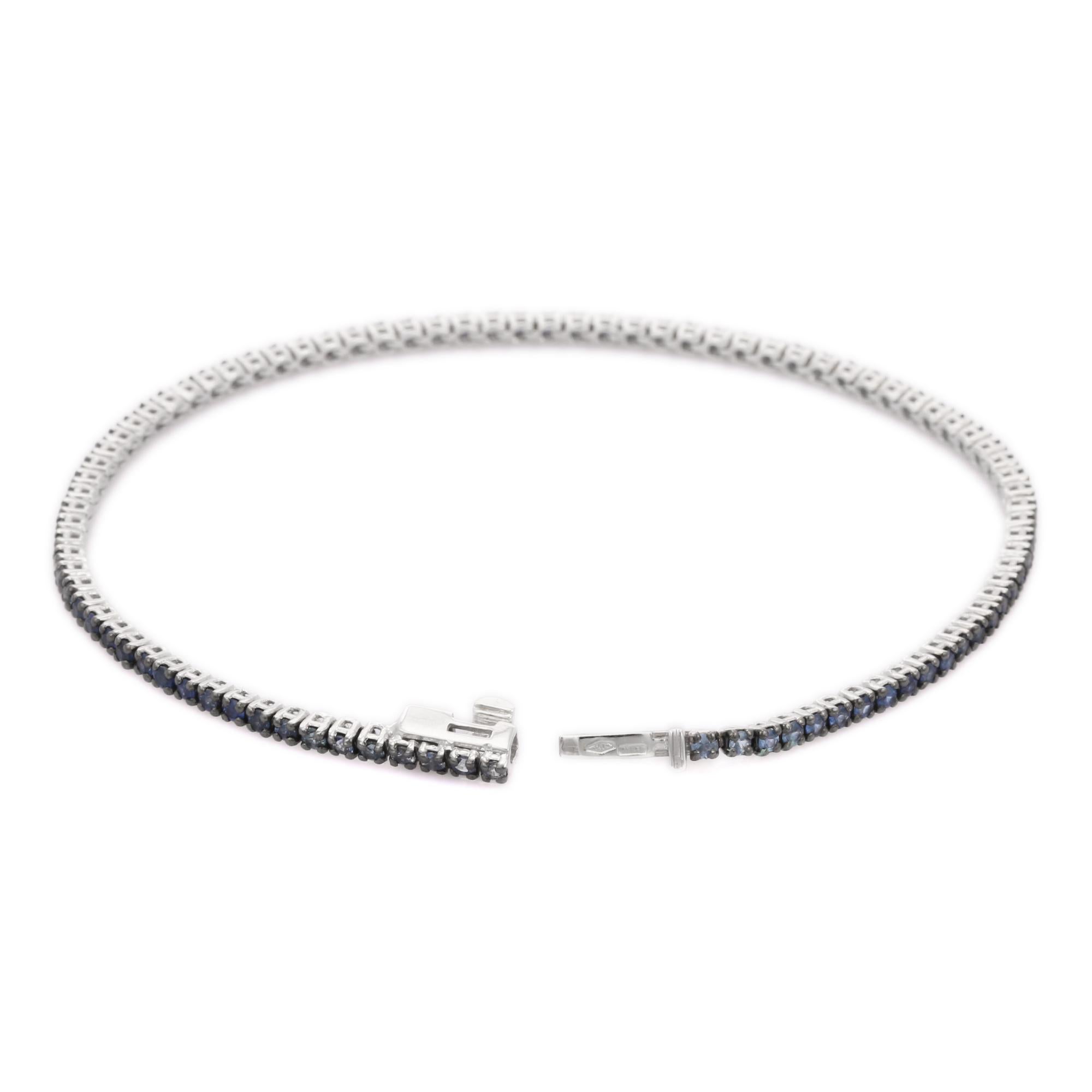 Blue Sapphire Tennis Bracelet in 18K White Gold In New Condition In Houston, TX