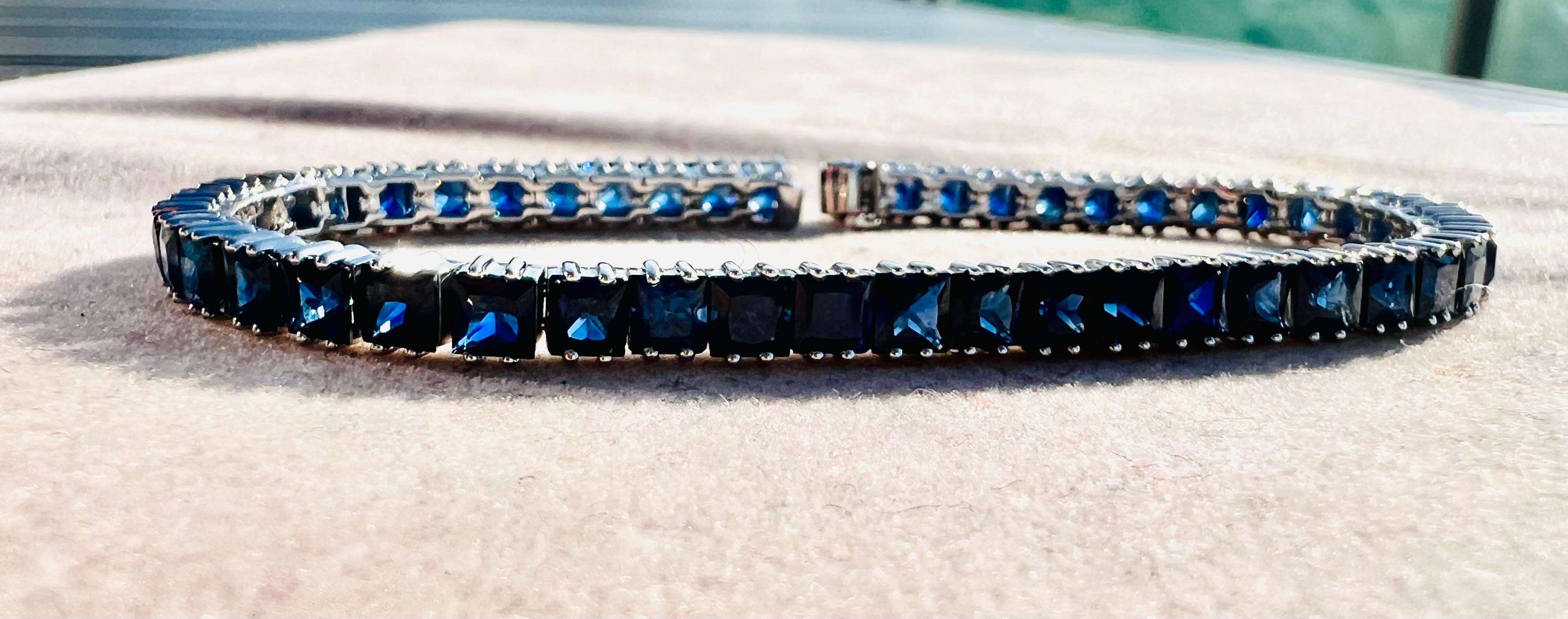 Blue Sapphire Tennis Bracelet in 18k White Gold In Good Condition In SAINT-OUEN-SUR-SEINE, FR