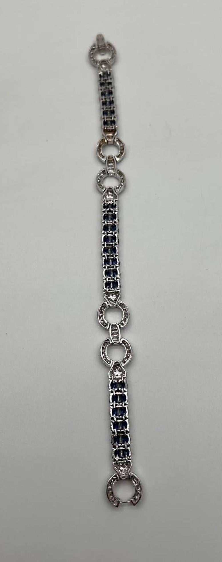 Bracelet unique en or blanc 14 carats avec saphir bleu ligne tennis et diamants pavés en vente 2