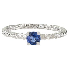 Blauer Saphir texturiert Solitär Ring in 14K Weißgold Zierlich Feiner Schmuck
