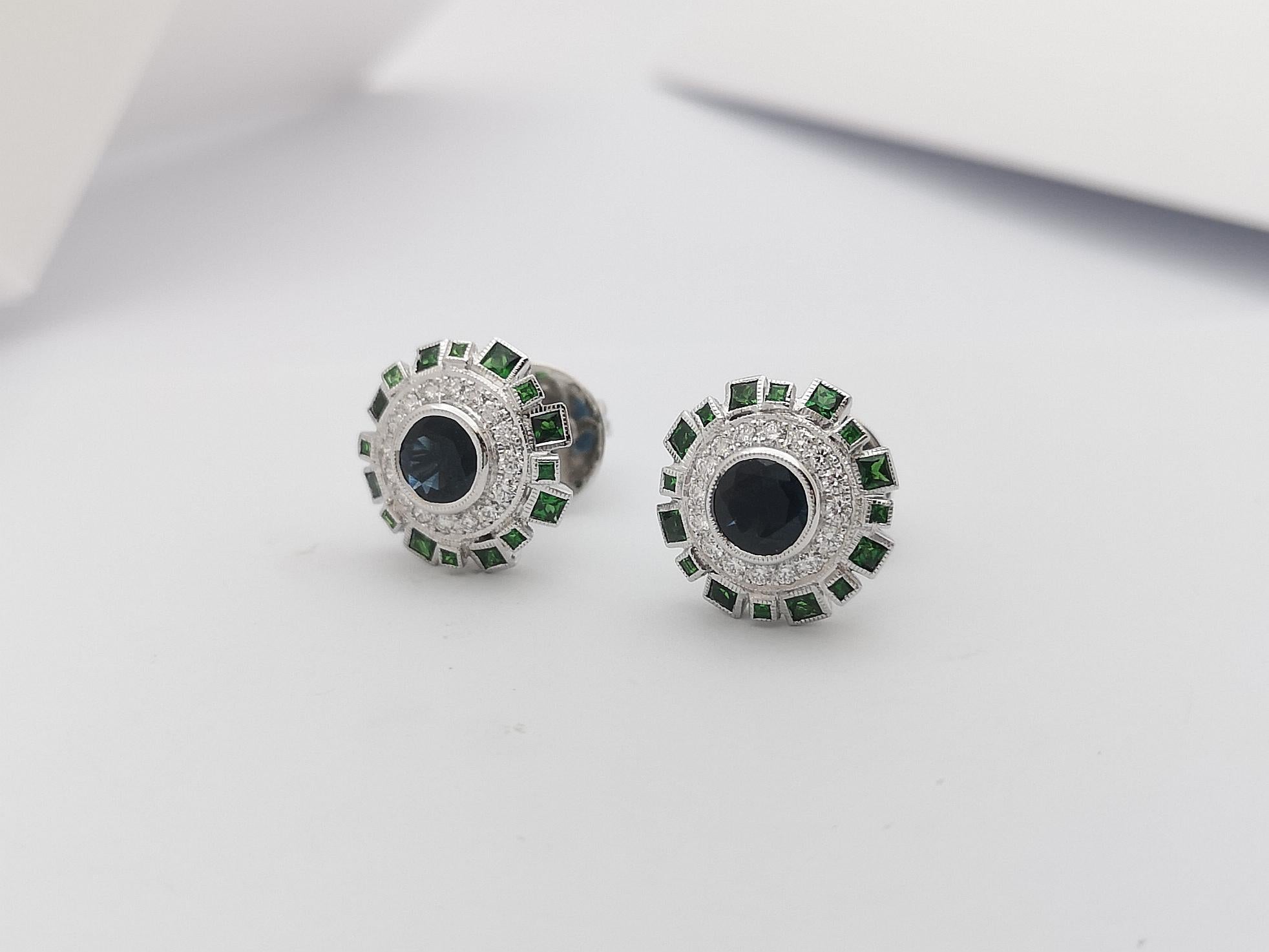 Donna Orecchini con zaffiro blu, tsavorite e diamante in montatura d'oro bianco da 18 carati in vendita