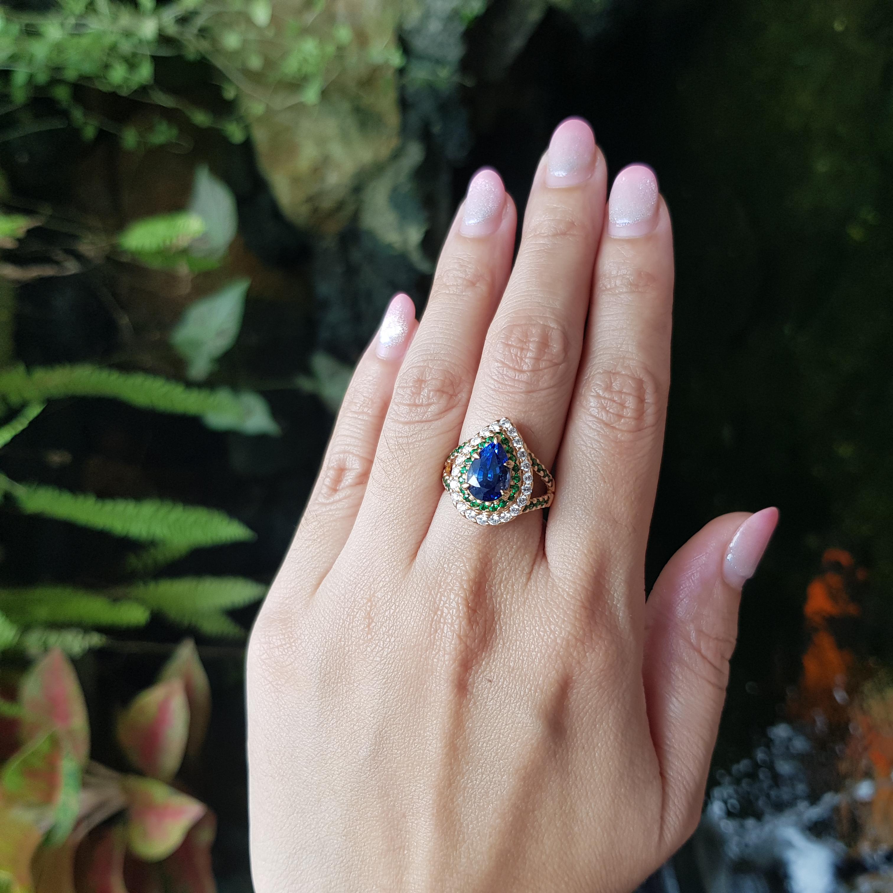 Donna Anello con zaffiro blu, tsavorite e diamante incastonati in oro rosa 18 carati in vendita