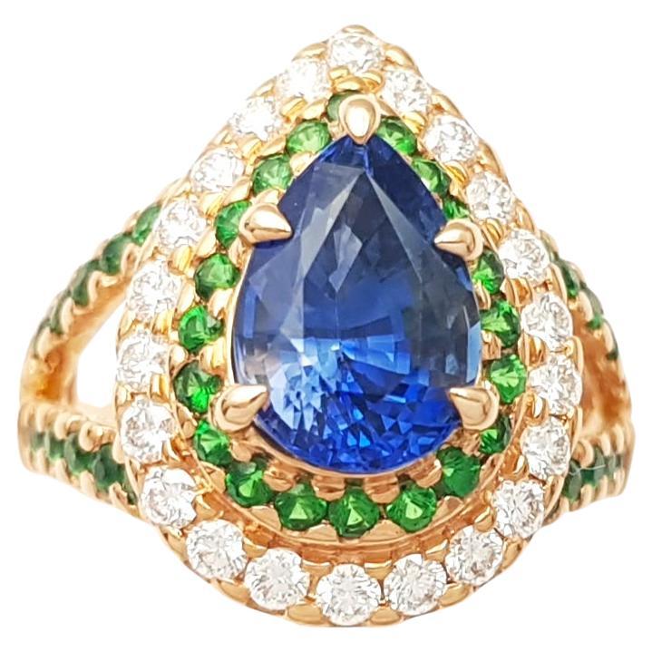 Anello con zaffiro blu, tsavorite e diamante incastonati in oro rosa 18 carati in vendita