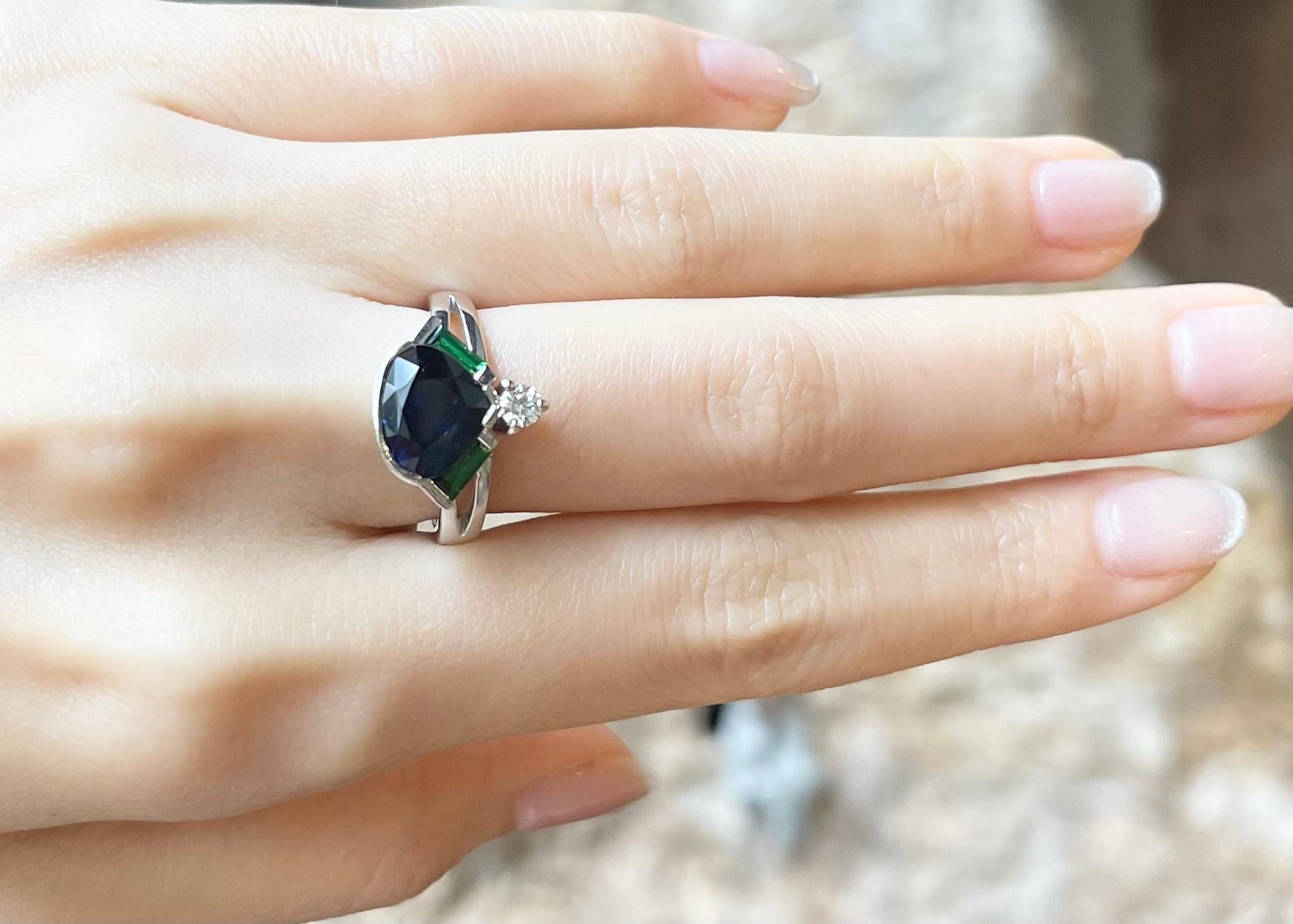 Contemporary Blue Sapphire, Tsavorite and Diamond Ring set in 18K White Gold Settings For Sale