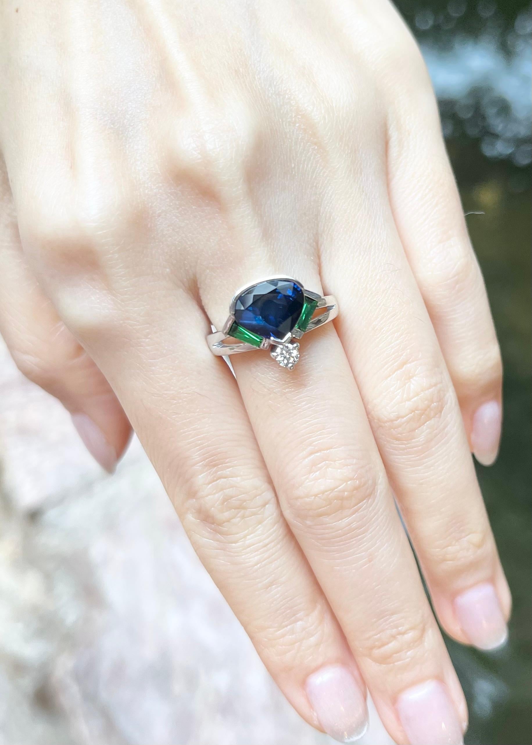 Mixed Cut Blue Sapphire, Tsavorite and Diamond Ring set in 18K White Gold Settings For Sale