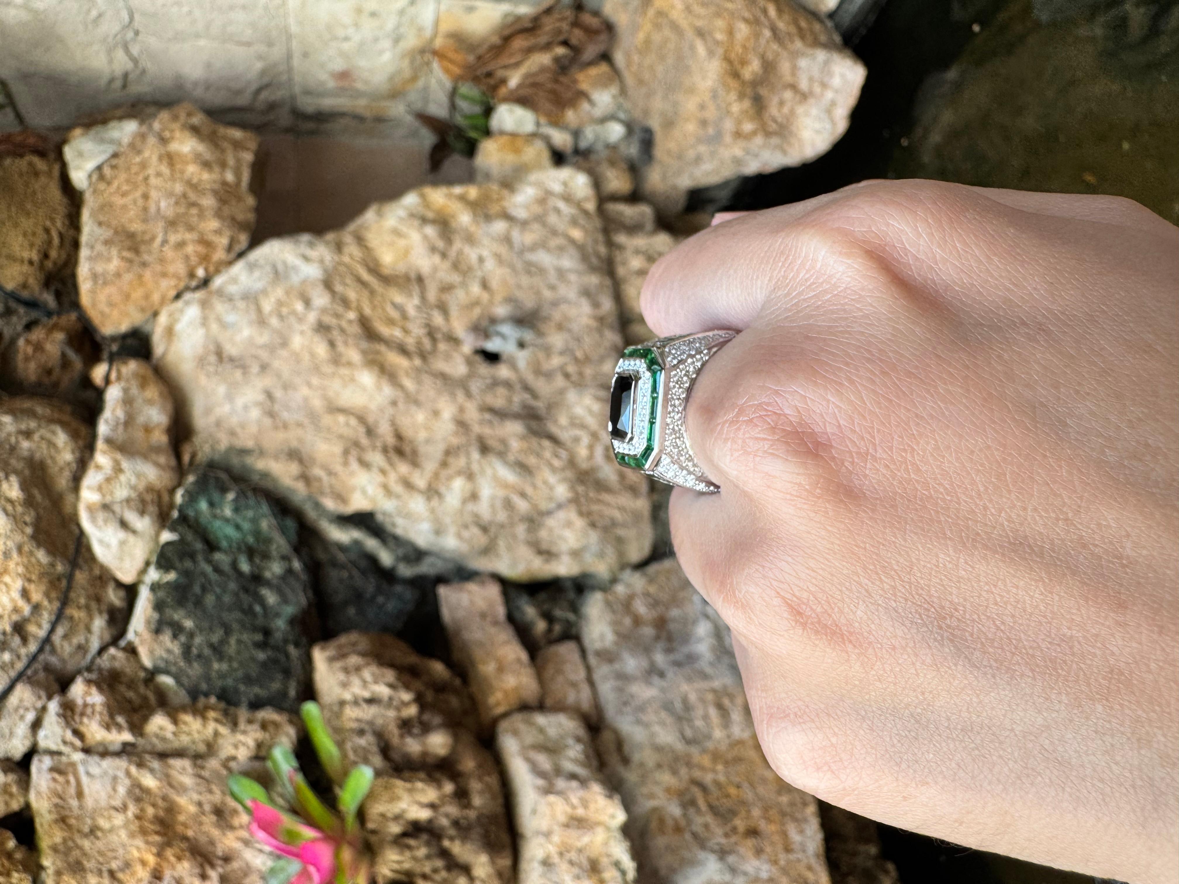 Blue Sapphire, Tsavorite and Diamond Ring set in 18K White Gold Settings In New Condition For Sale In Bangkok, TH