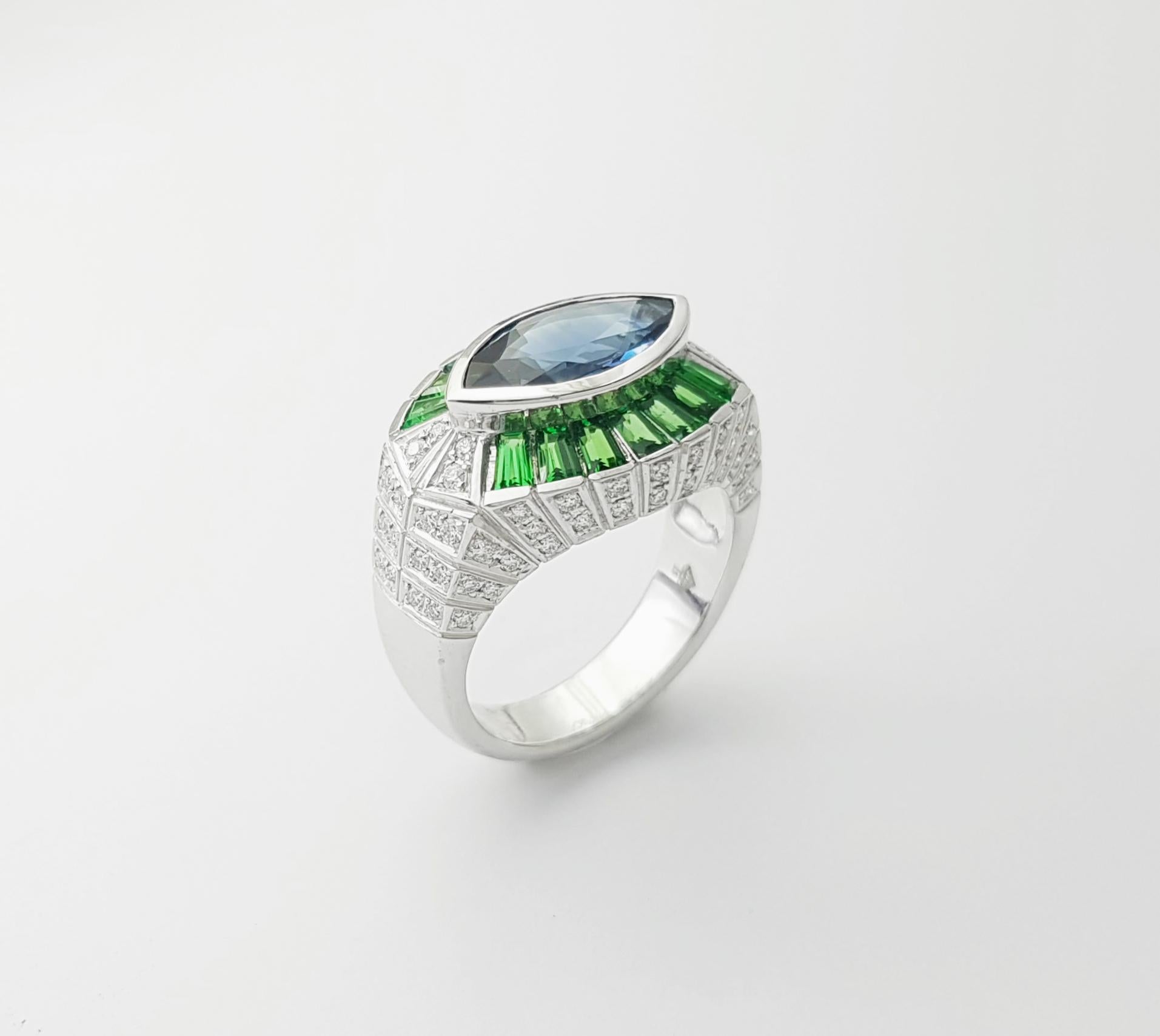 Anello con zaffiro blu, tsavorite e diamante con montatura in platino 950 in vendita 6