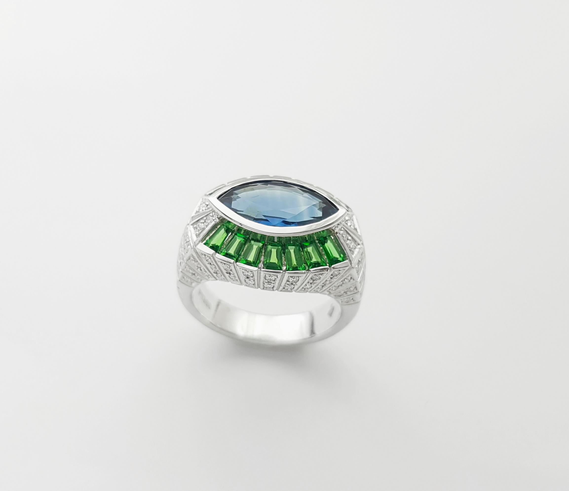 Anello con zaffiro blu, tsavorite e diamante con montatura in platino 950 in vendita 7