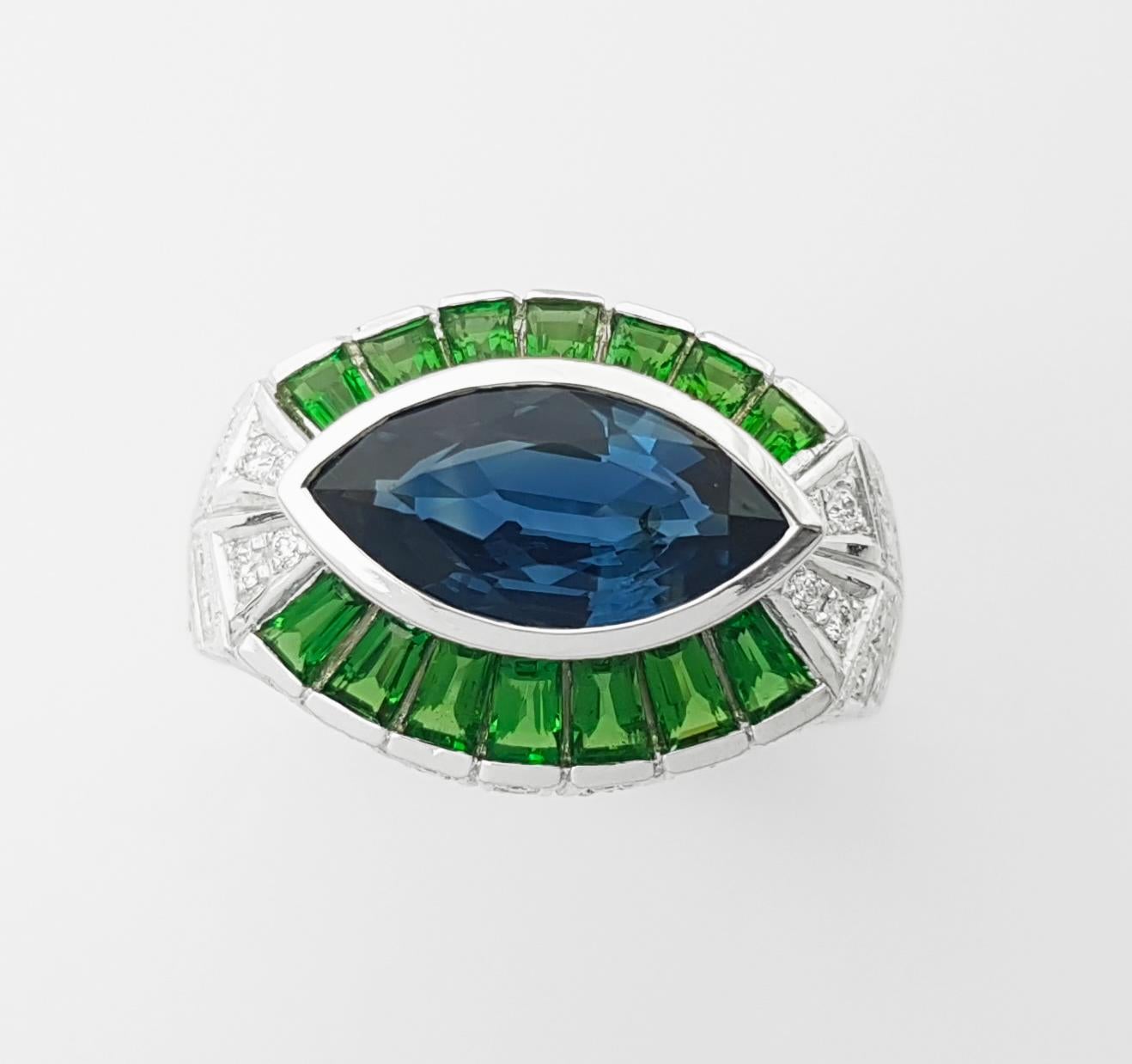 Anello con zaffiro blu, tsavorite e diamante con montatura in platino 950 in vendita 9