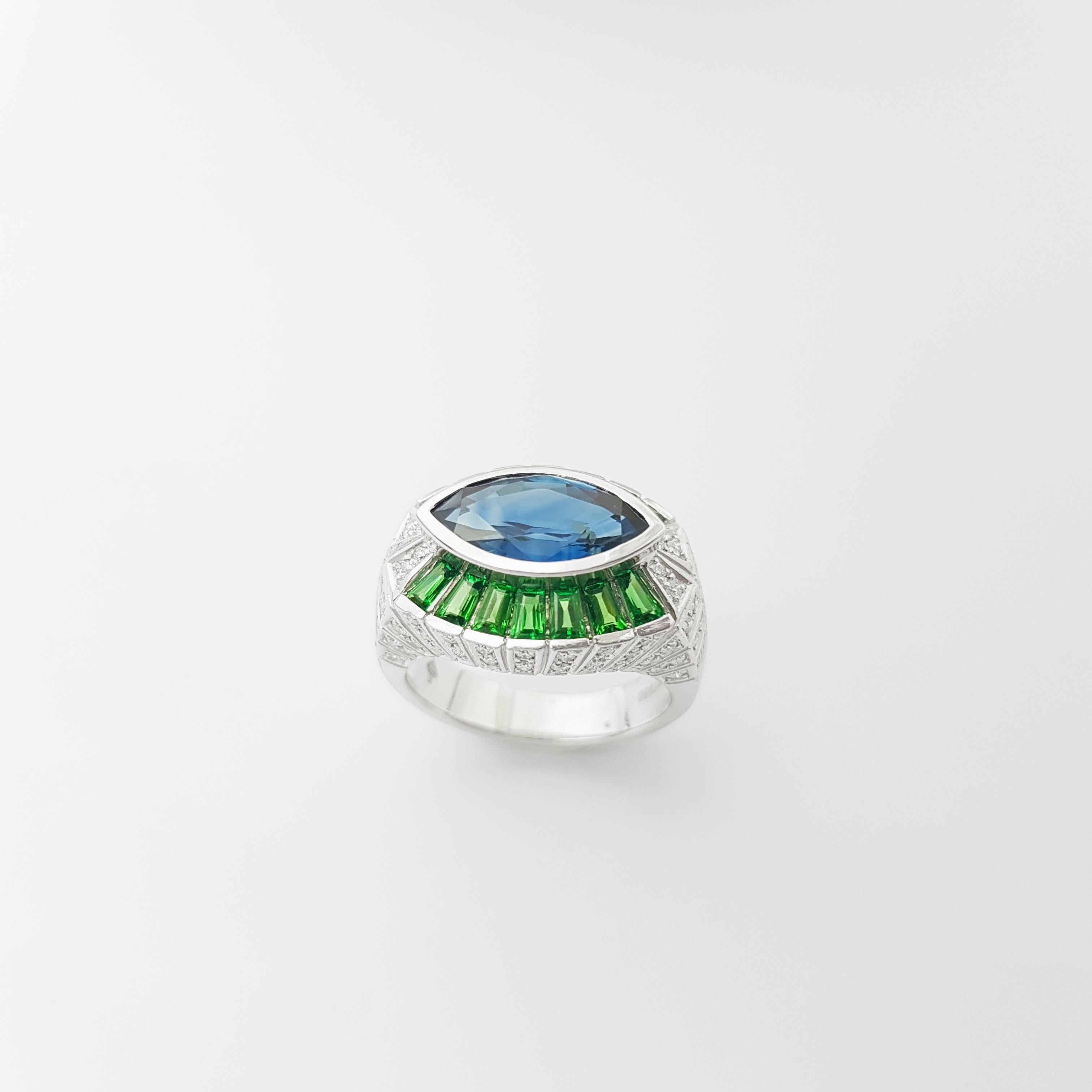 Anello con zaffiro blu, tsavorite e diamante con montatura in platino 950 in vendita 10