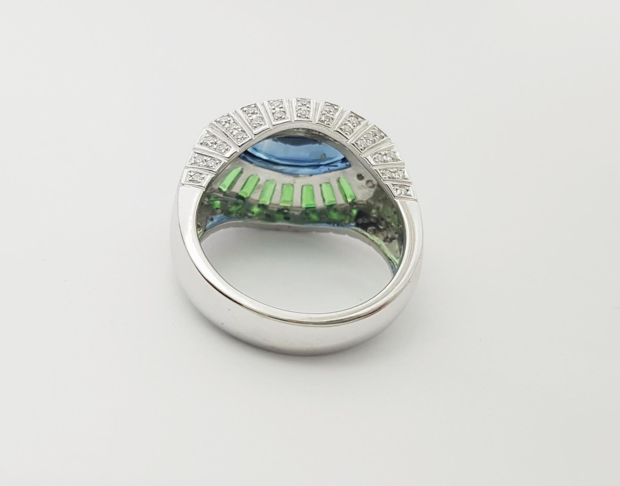 Anello con zaffiro blu, tsavorite e diamante con montatura in platino 950 in vendita 1