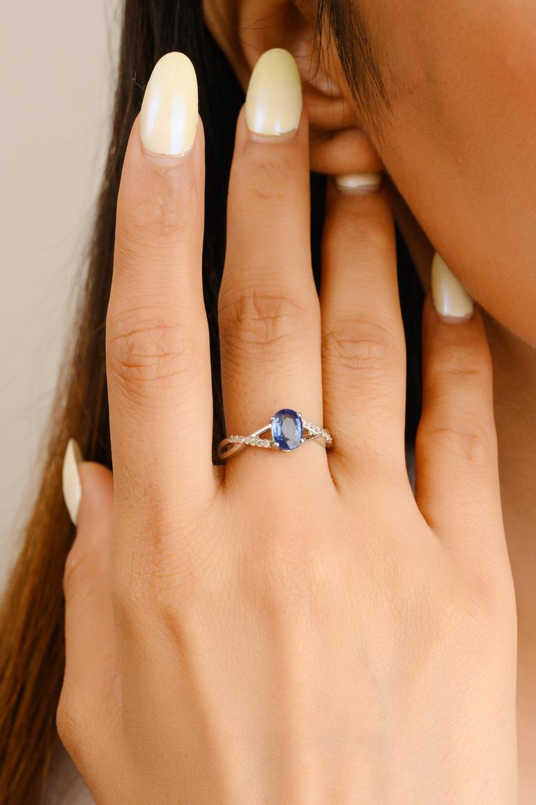 Im Angebot: Blauer Saphir und Diamant gewellt Verlobungsring 14k massivem Weißgold () 2